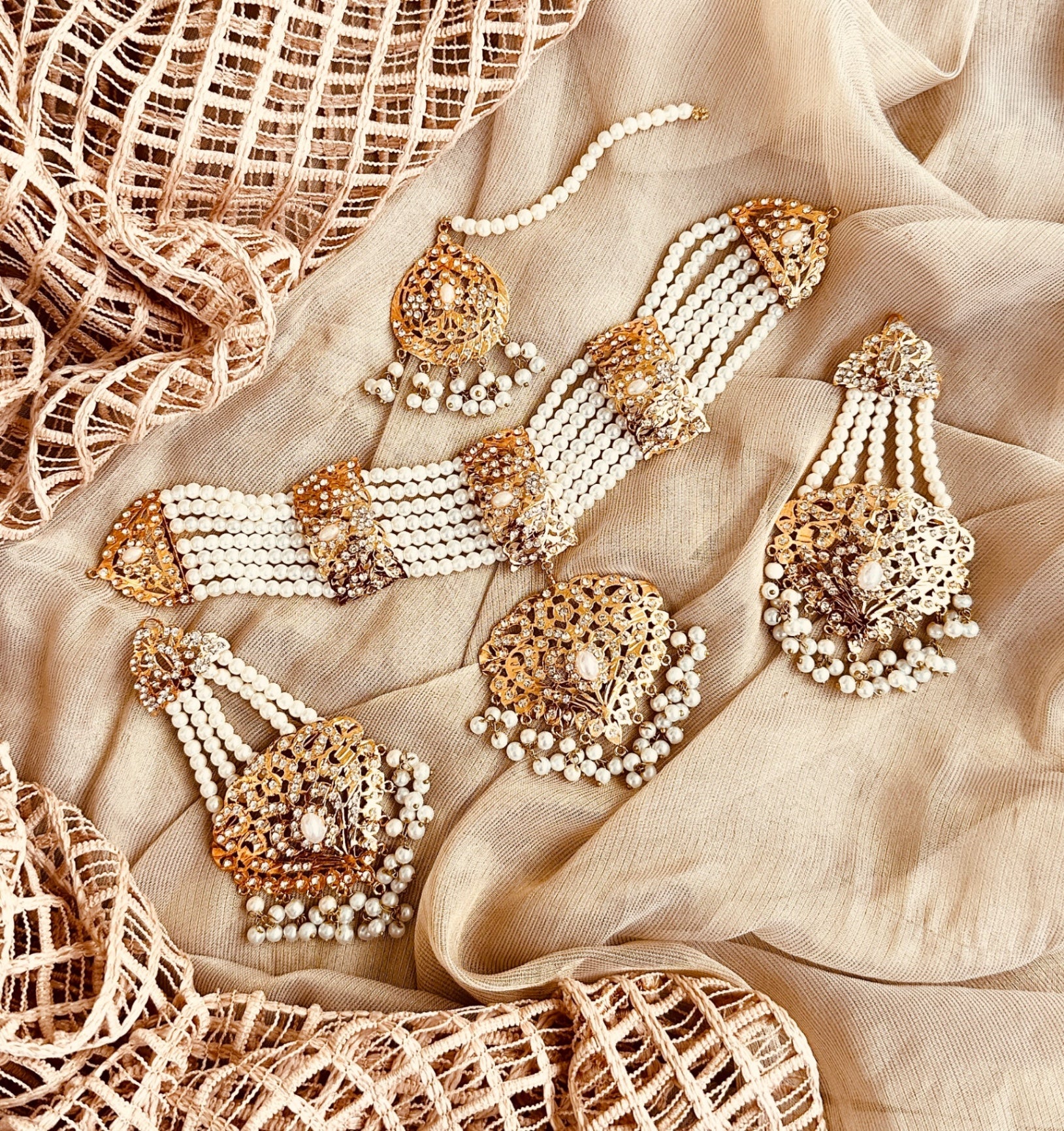 Jewelry Set in Pearl white Color by - Trendy Women Jewelry Set ZED0037