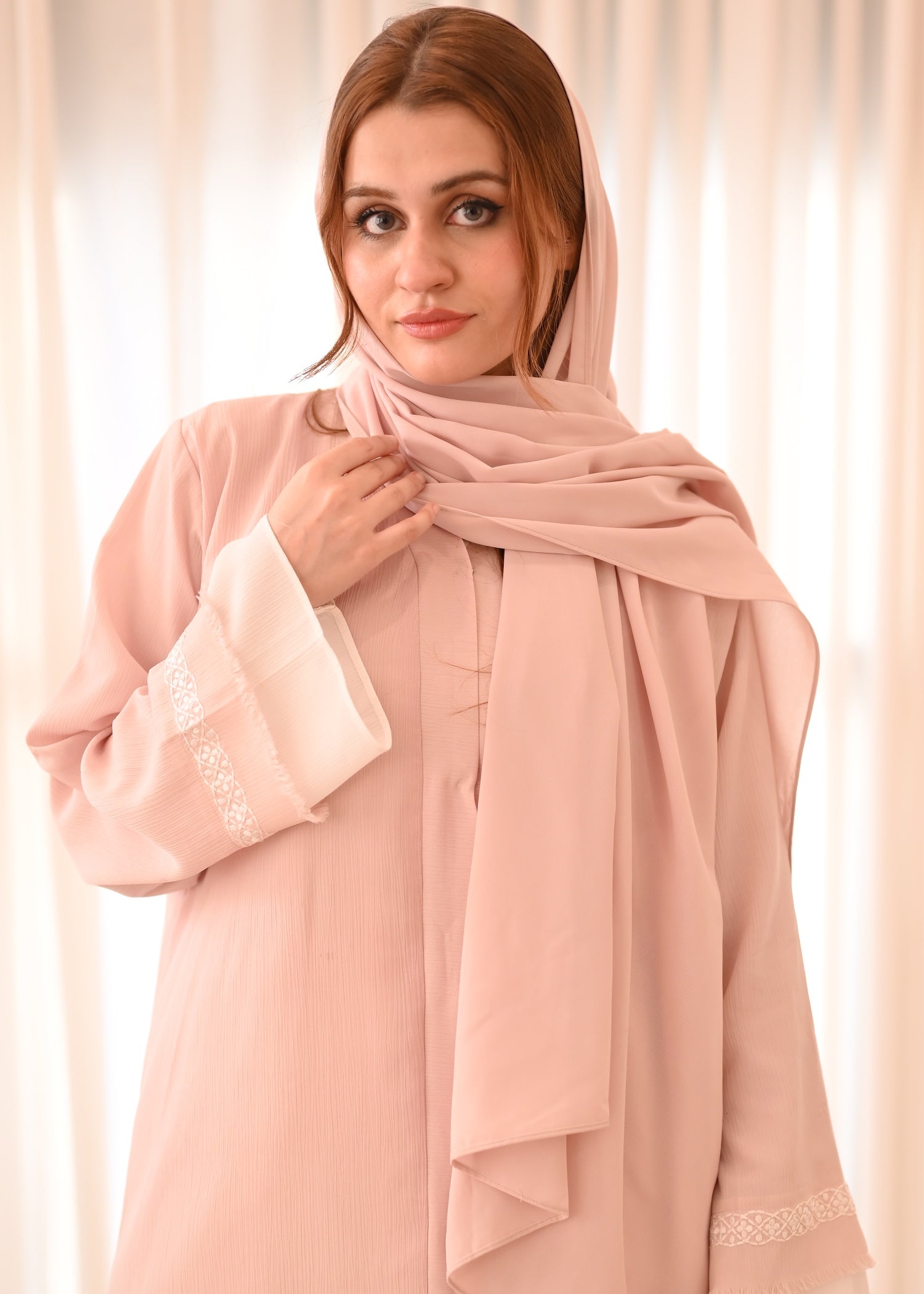 crinkle Abaya in Baby pink
