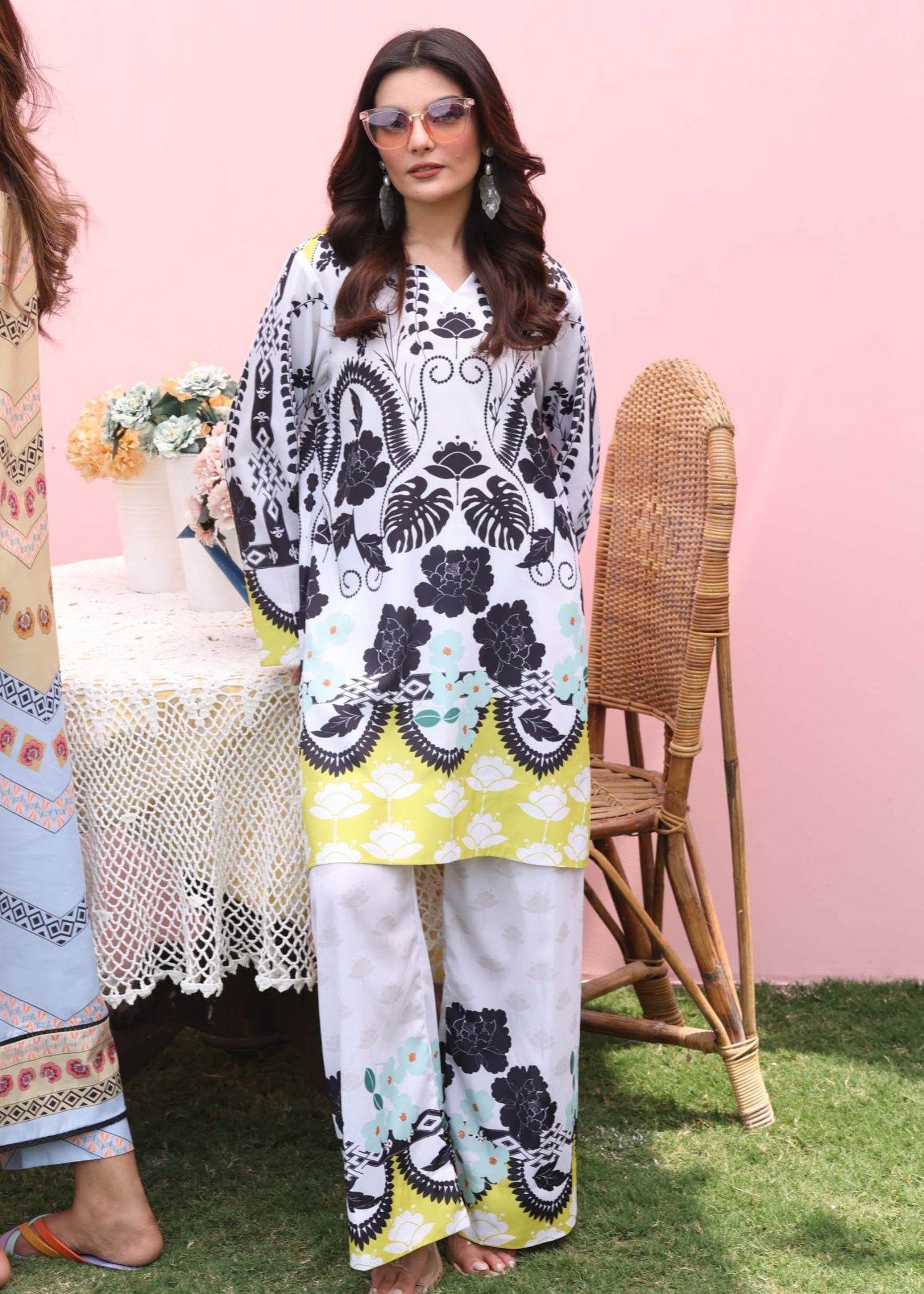 silk crepe Co Ord Sets in Black, off-white