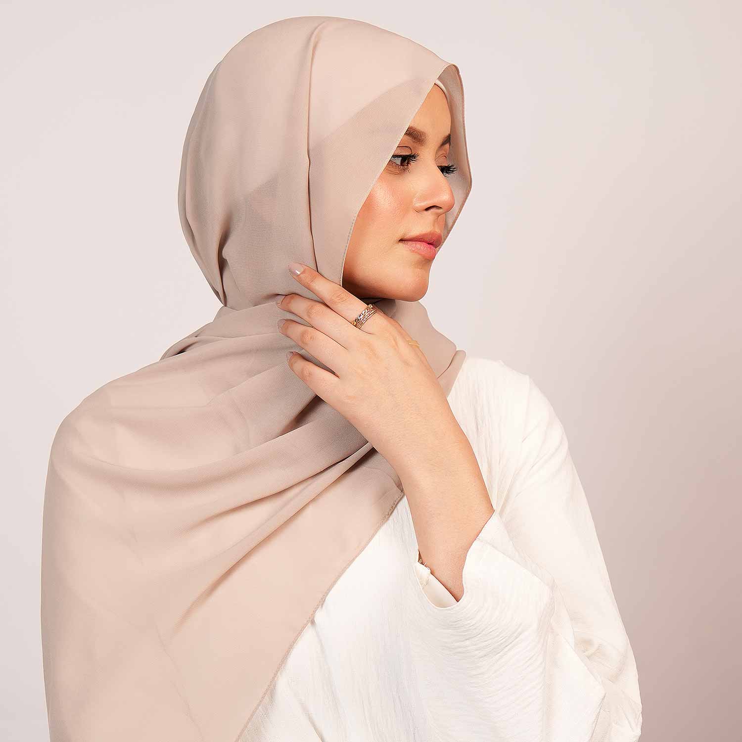 chiffon Hijab in Ivory