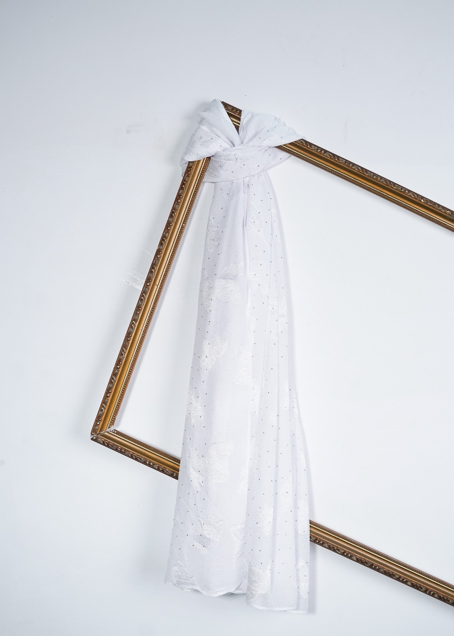 brochea jacquard Hijab in White