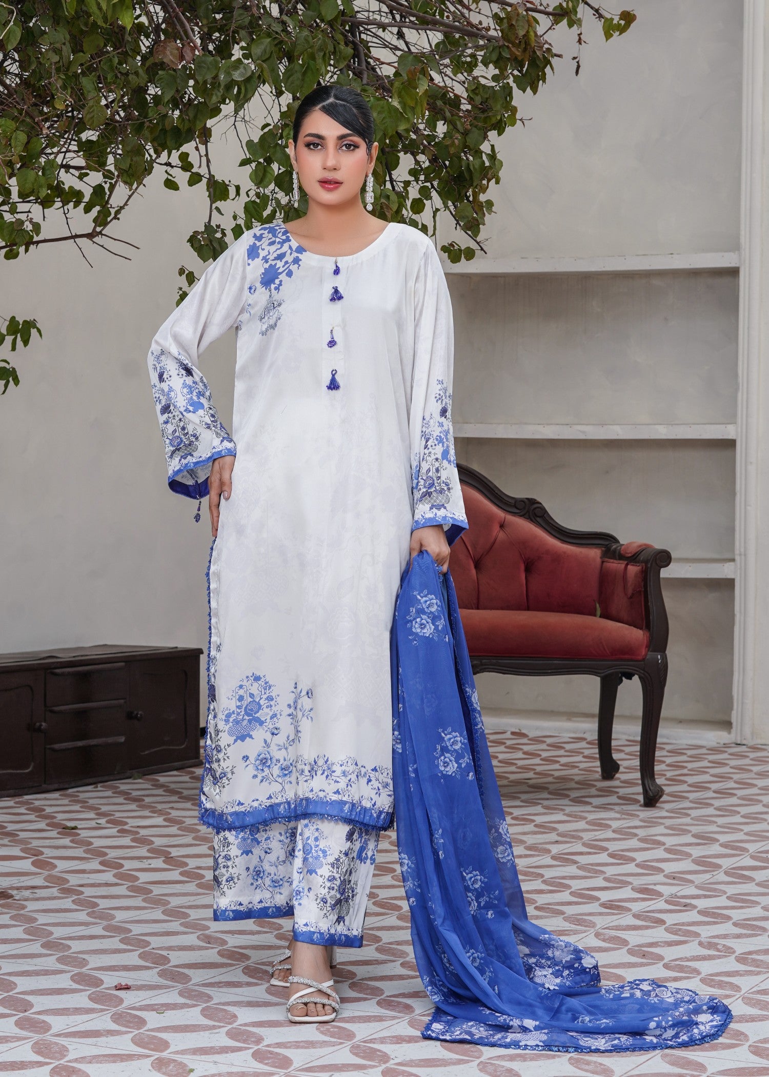 charmuse/shamooz Kurta Set in White, royal blue