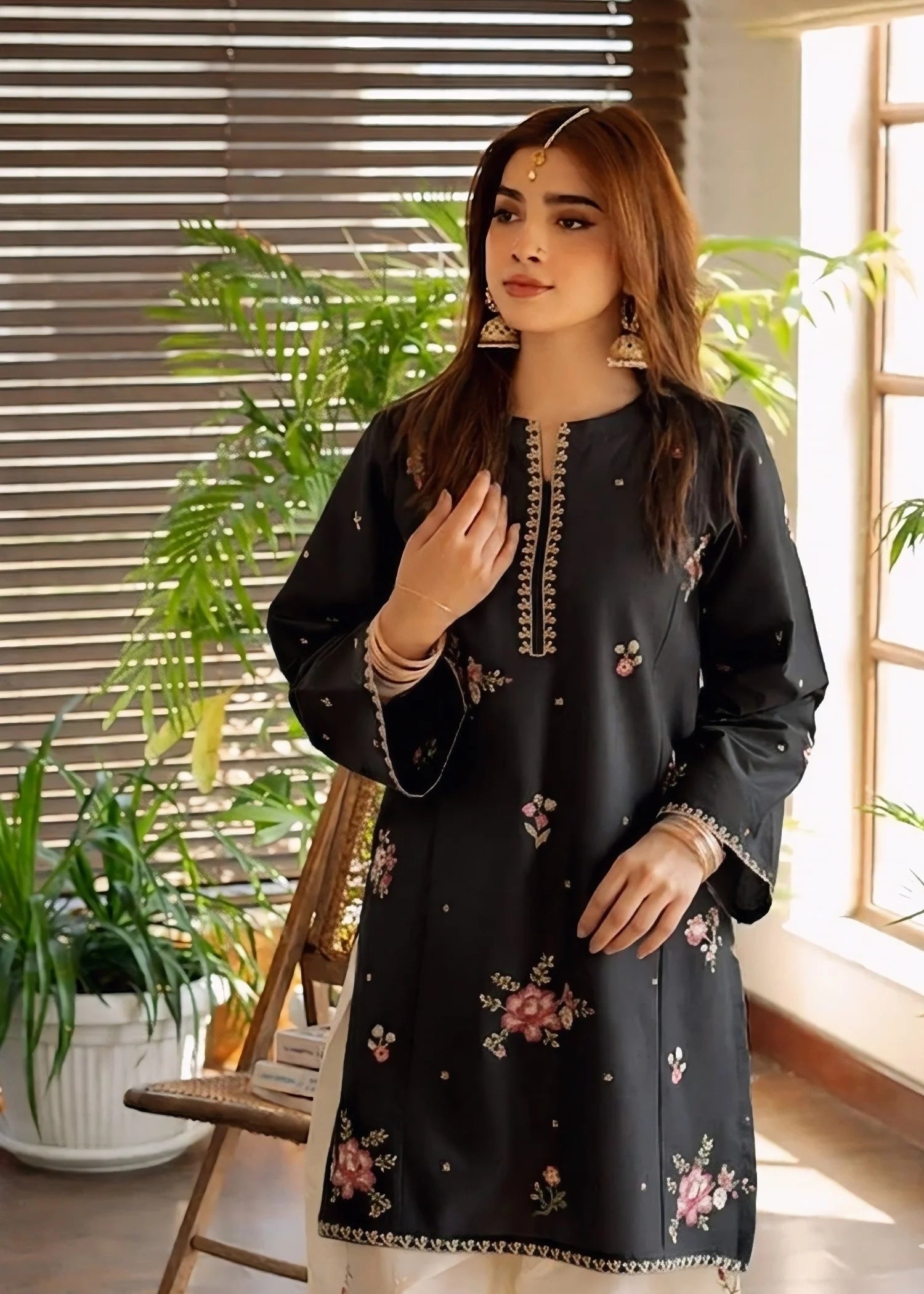 lawn cotton Kurta Set in Black, ivory
