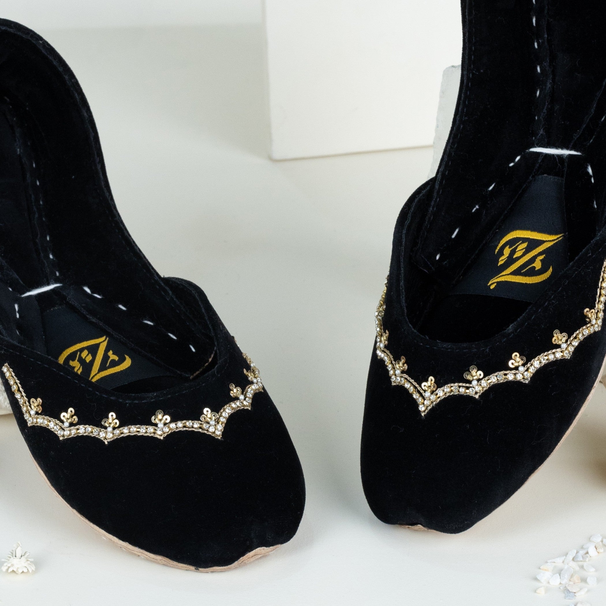 Khussa in Black by - High Quality Women Khussa QDY8089