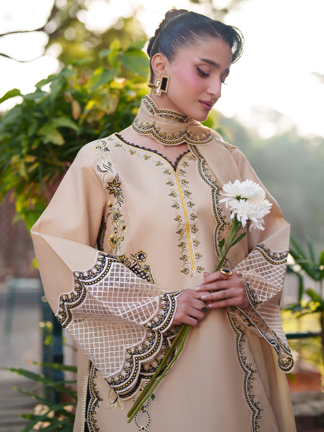 Fiona Lawn – F-04