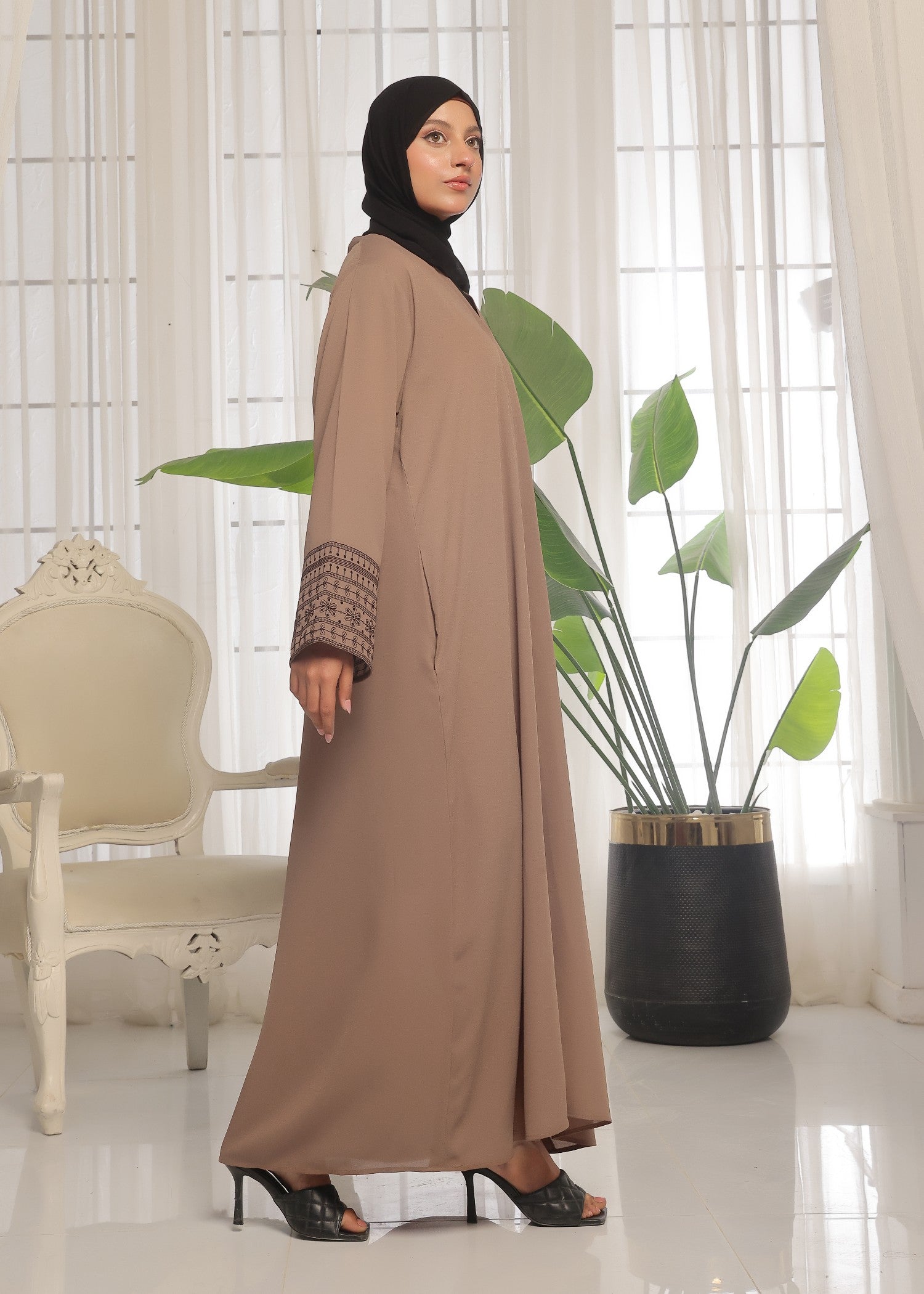 georgette Abaya in Beige
