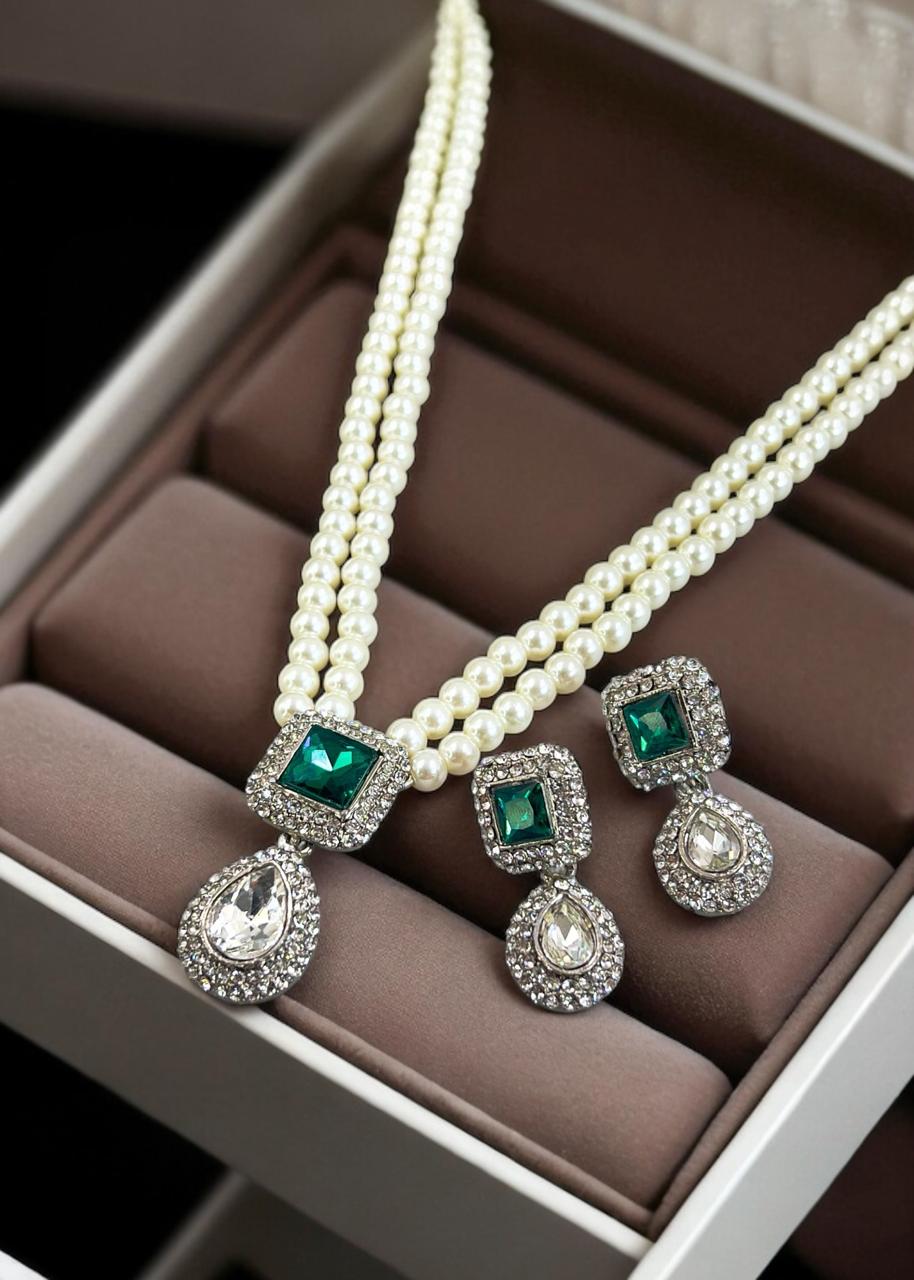 Jewelry Set in Emerald green Color by - Trendy Women Jewelry Set DTN9119