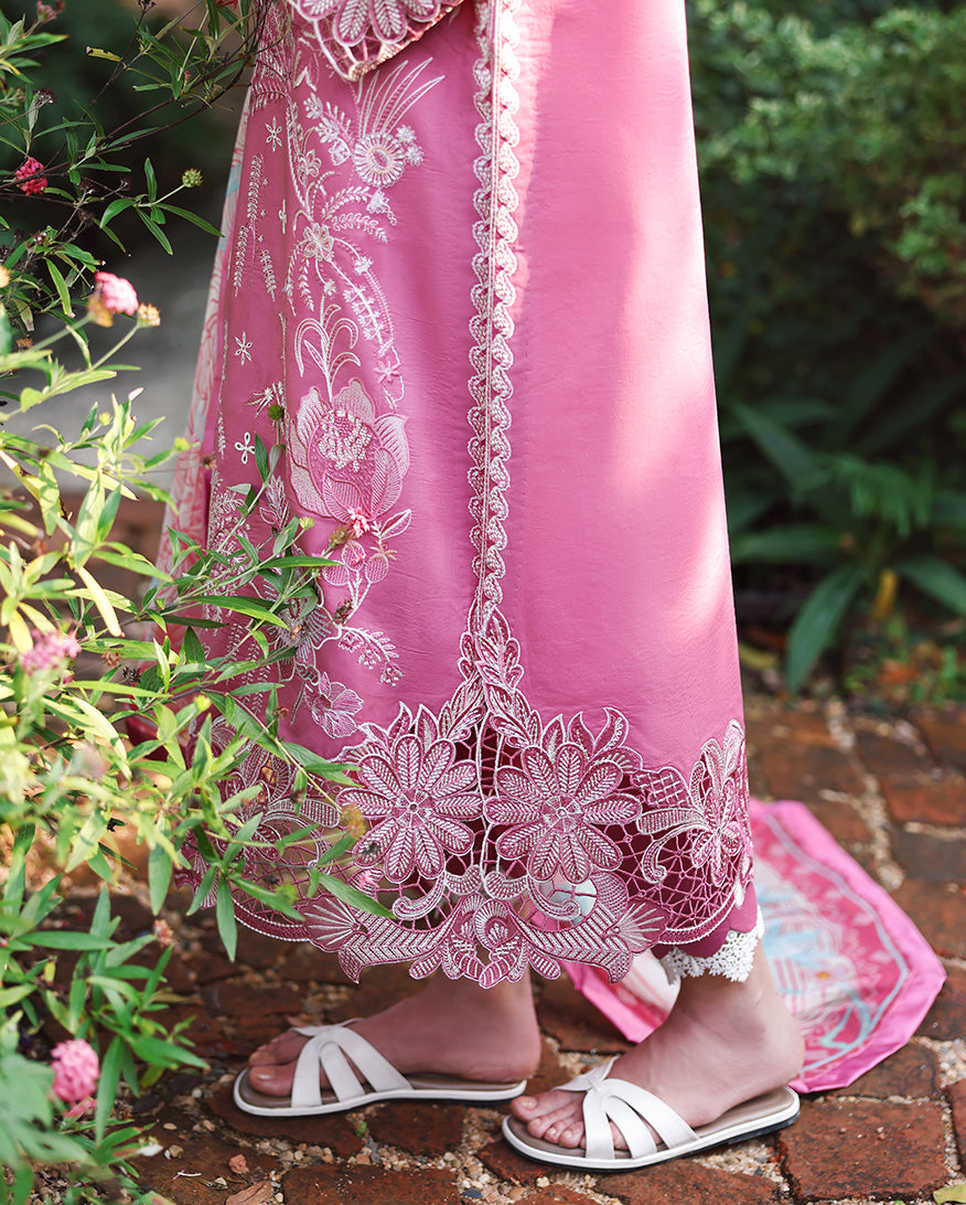 Secret Garden Lawn – Mystic Camellia