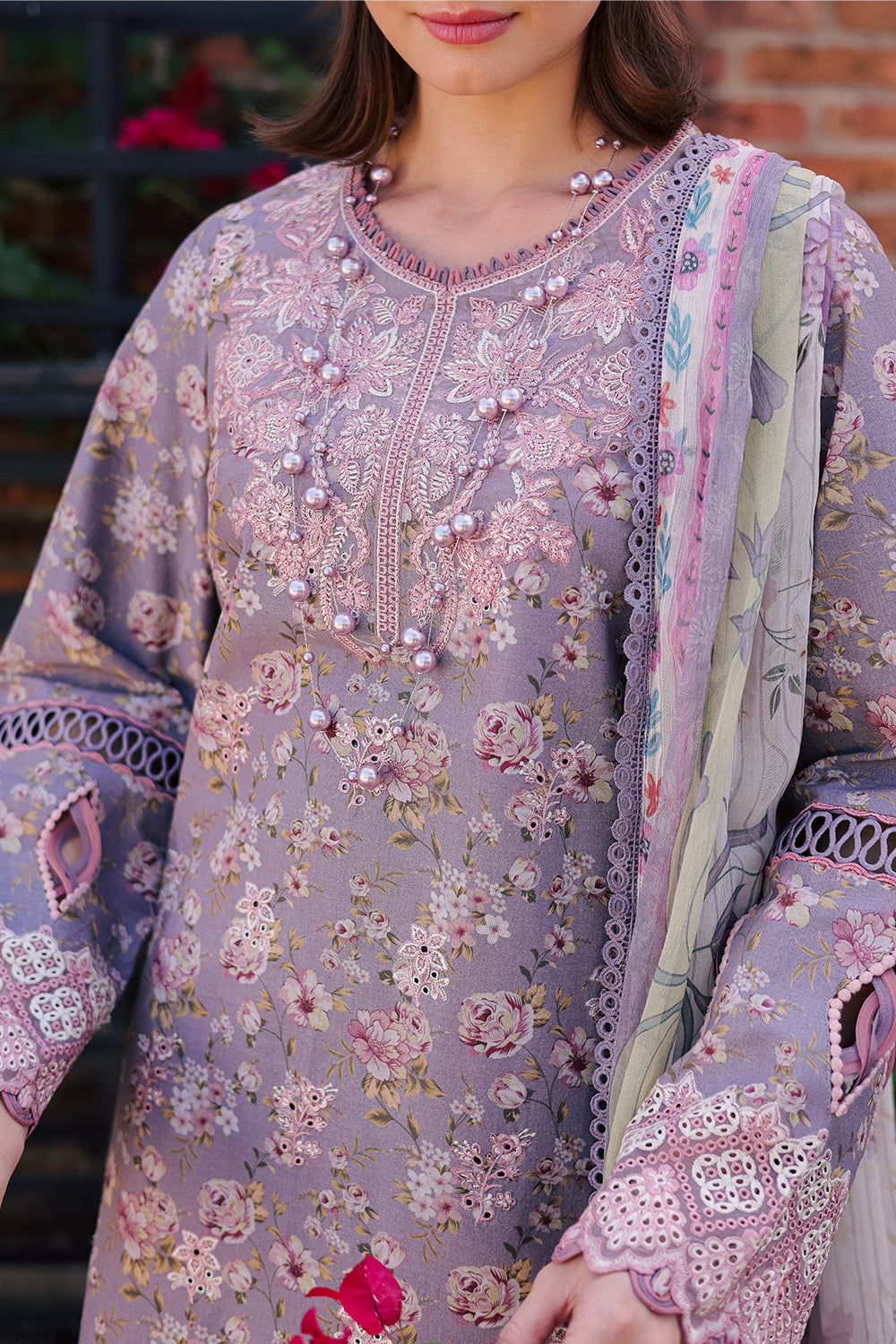 Shezlin Chikankari Eid Edit Lawn – RAAHEEN (AV-13)