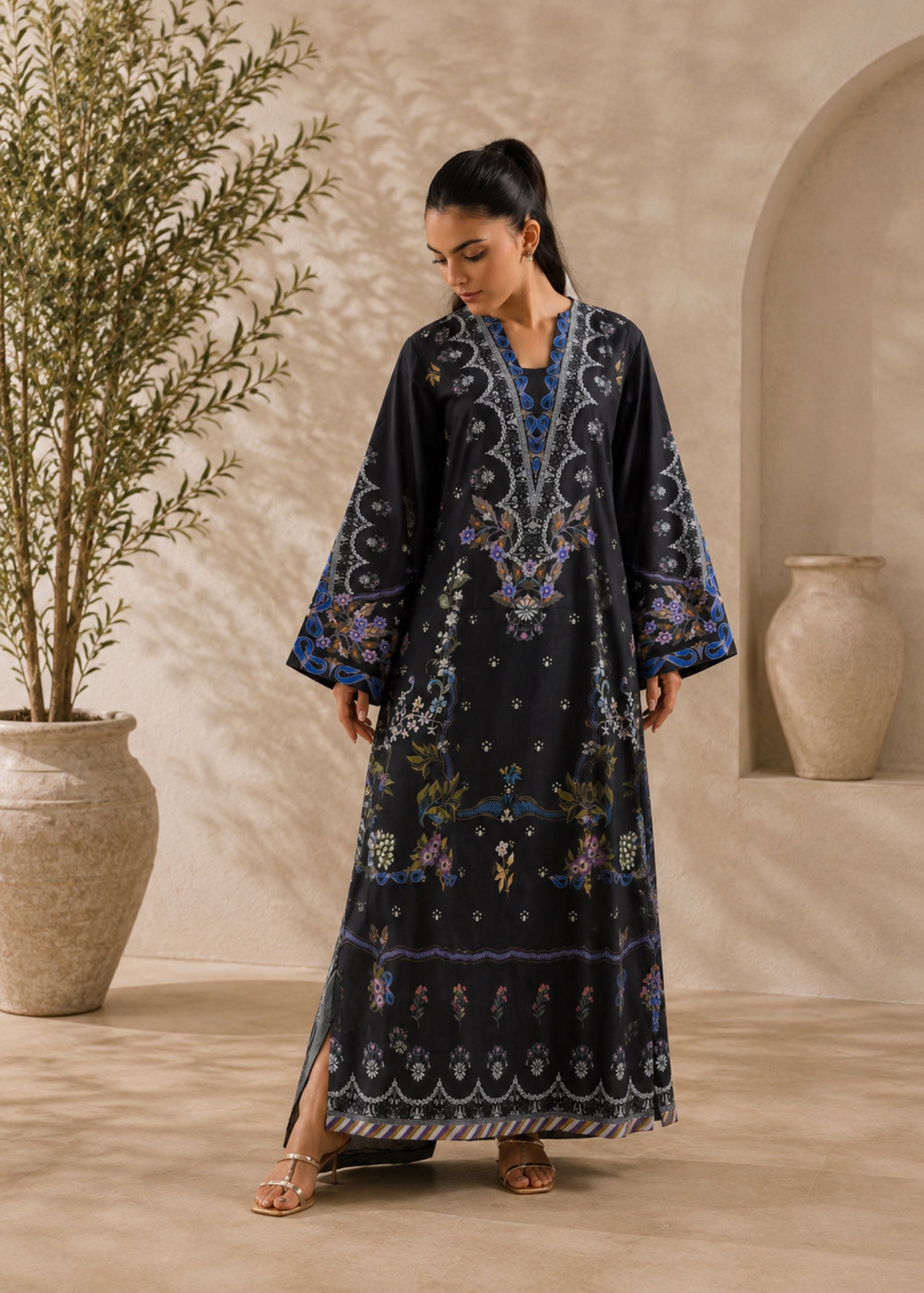 poly lawn Kaftan in Black