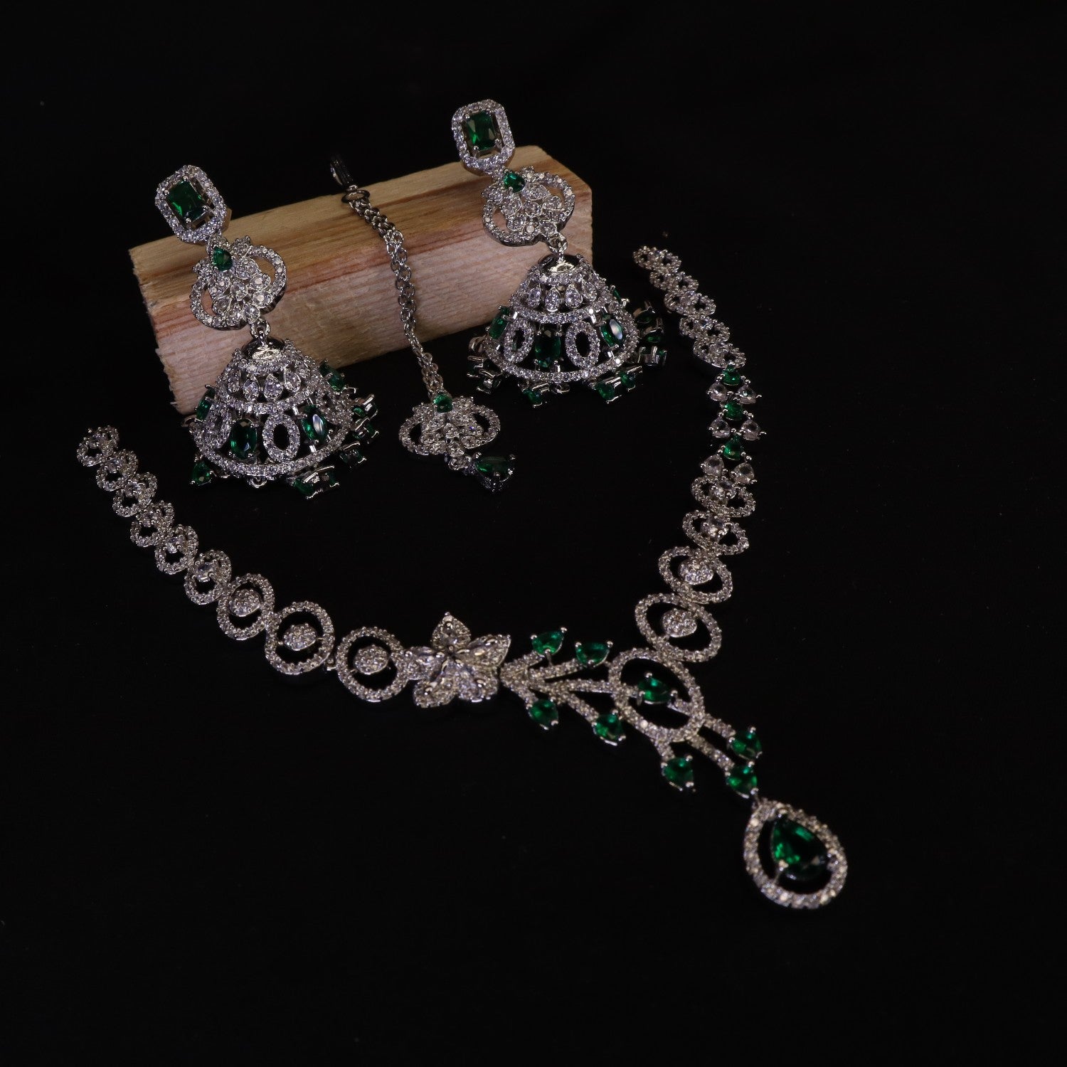 Choker in Emerald green Color by - Trendy Women Choker XEQ7809