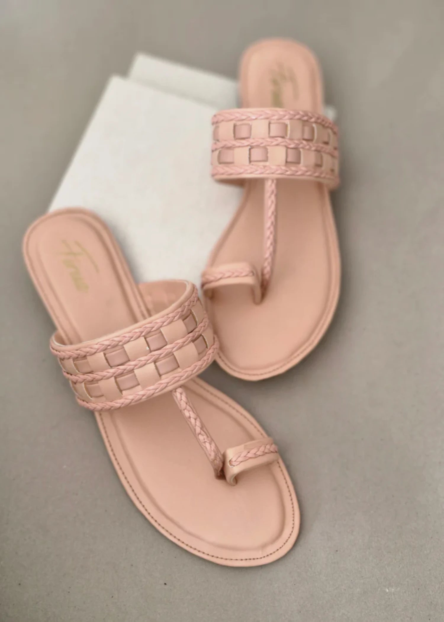 Kolapuri in Peach pink by - High Quality Women Kolapuri FMM1750