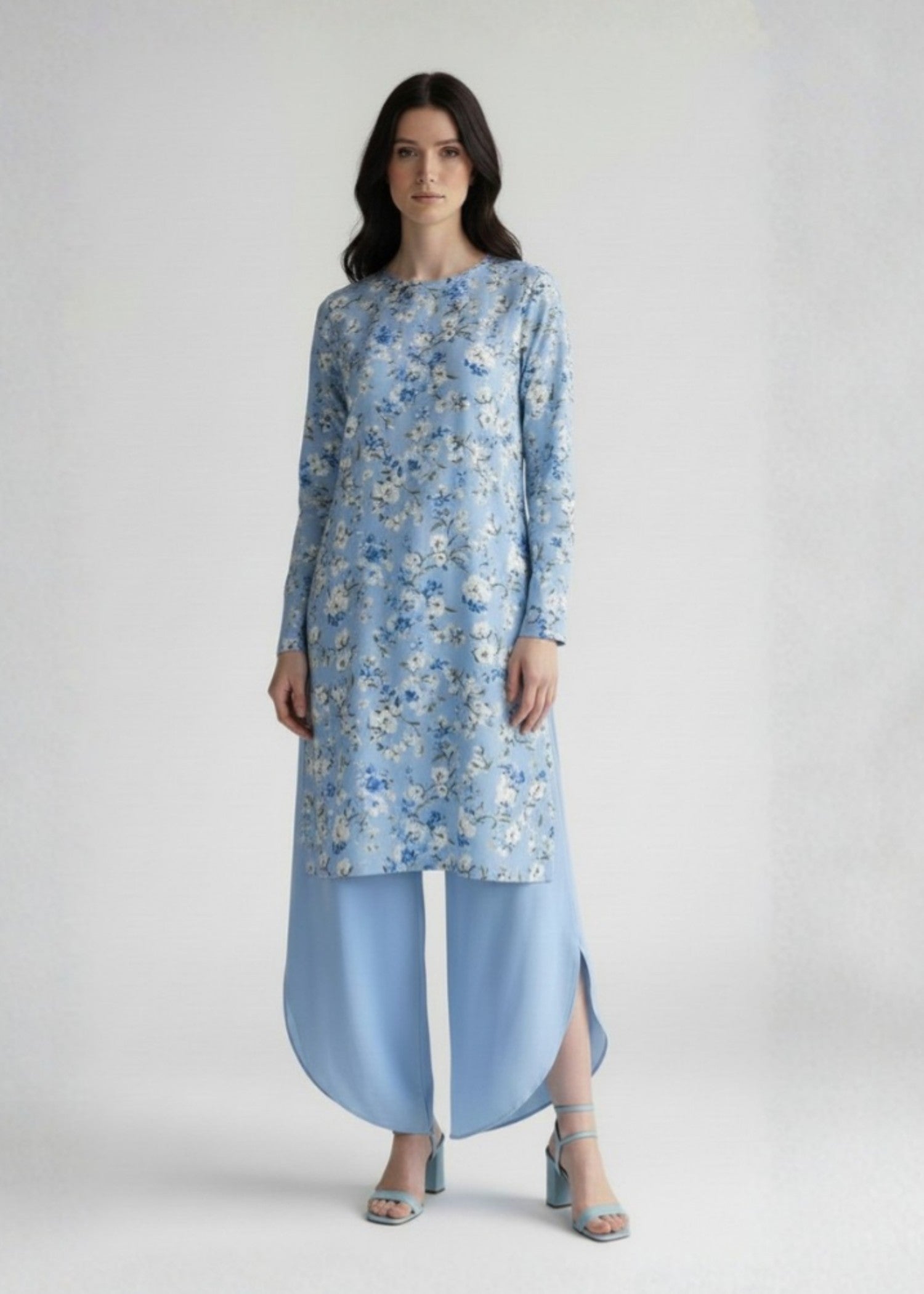 silk Trousers in Ice blue