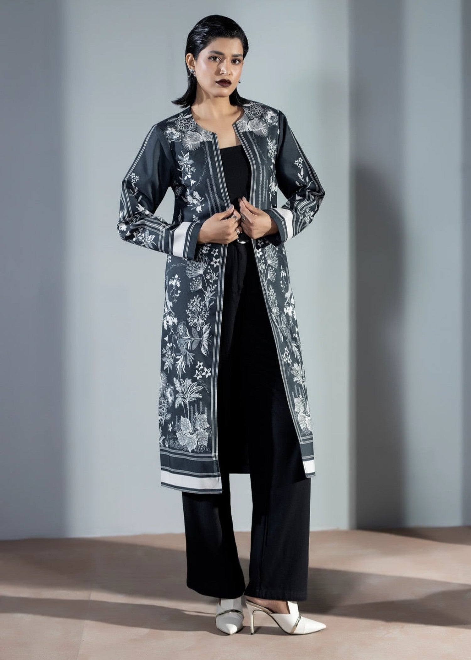 blended cambric Coat in Charcoal black