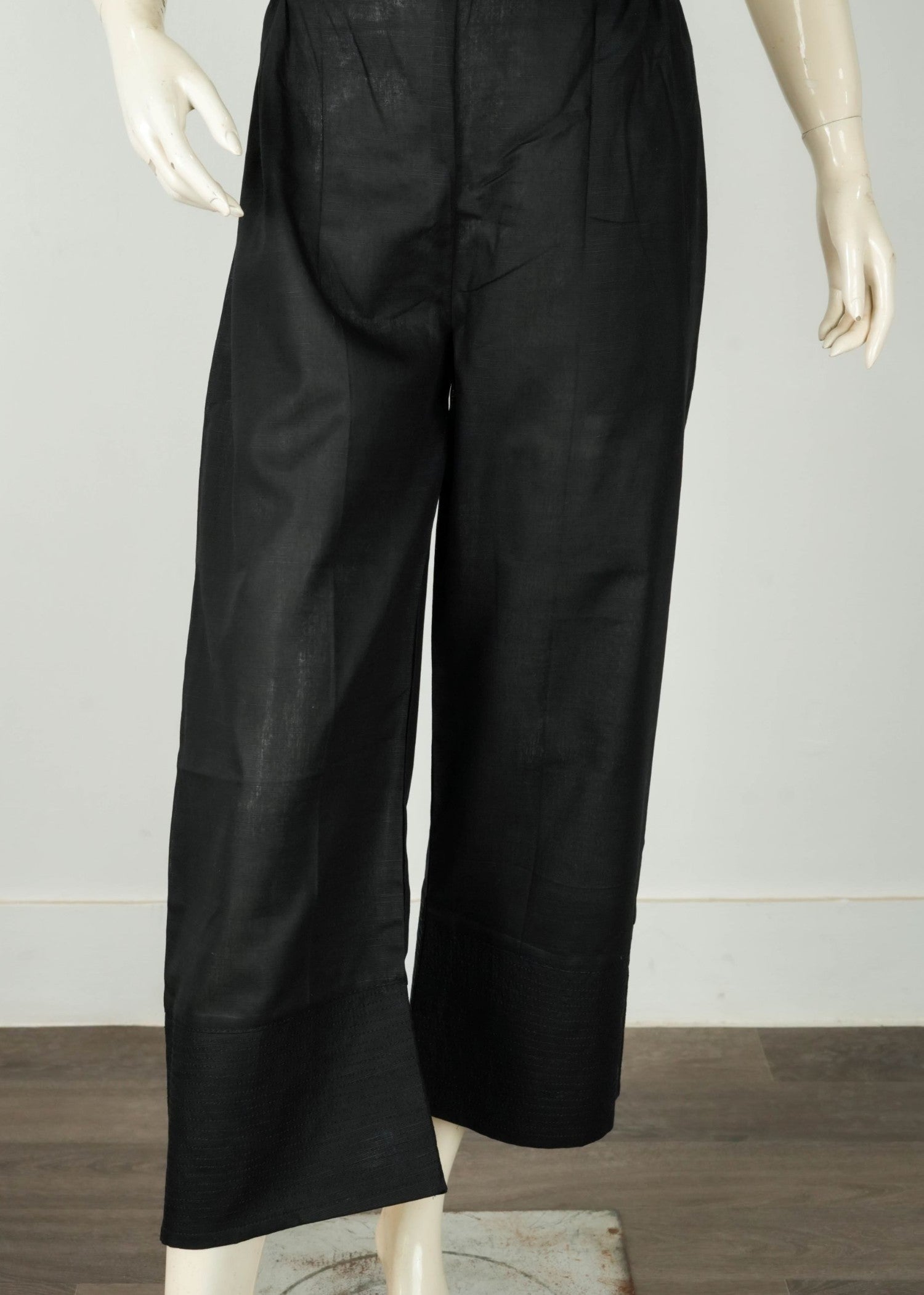 khaddar Trousers in Black