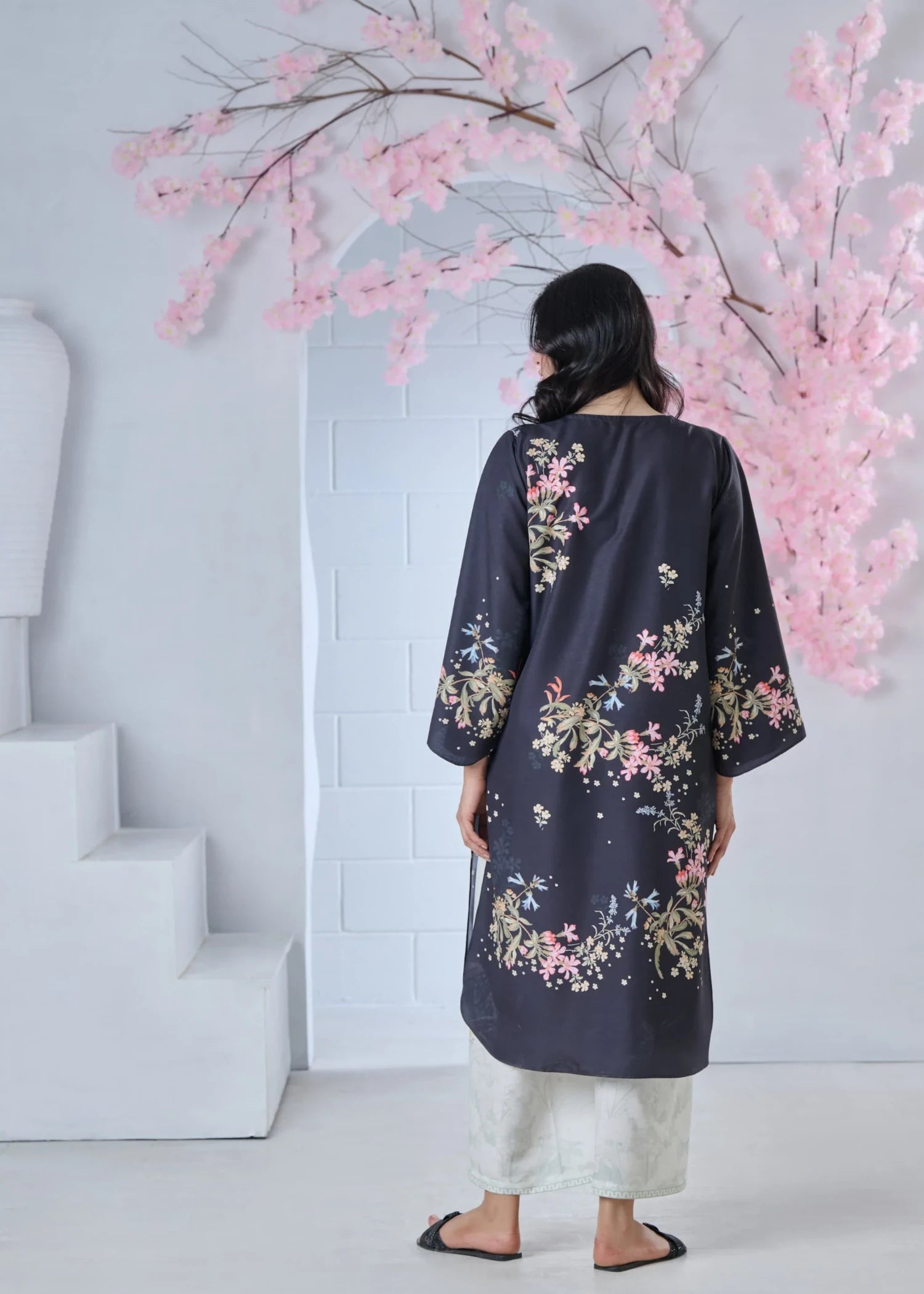 raw silk Kurta Set in Black, off-white
