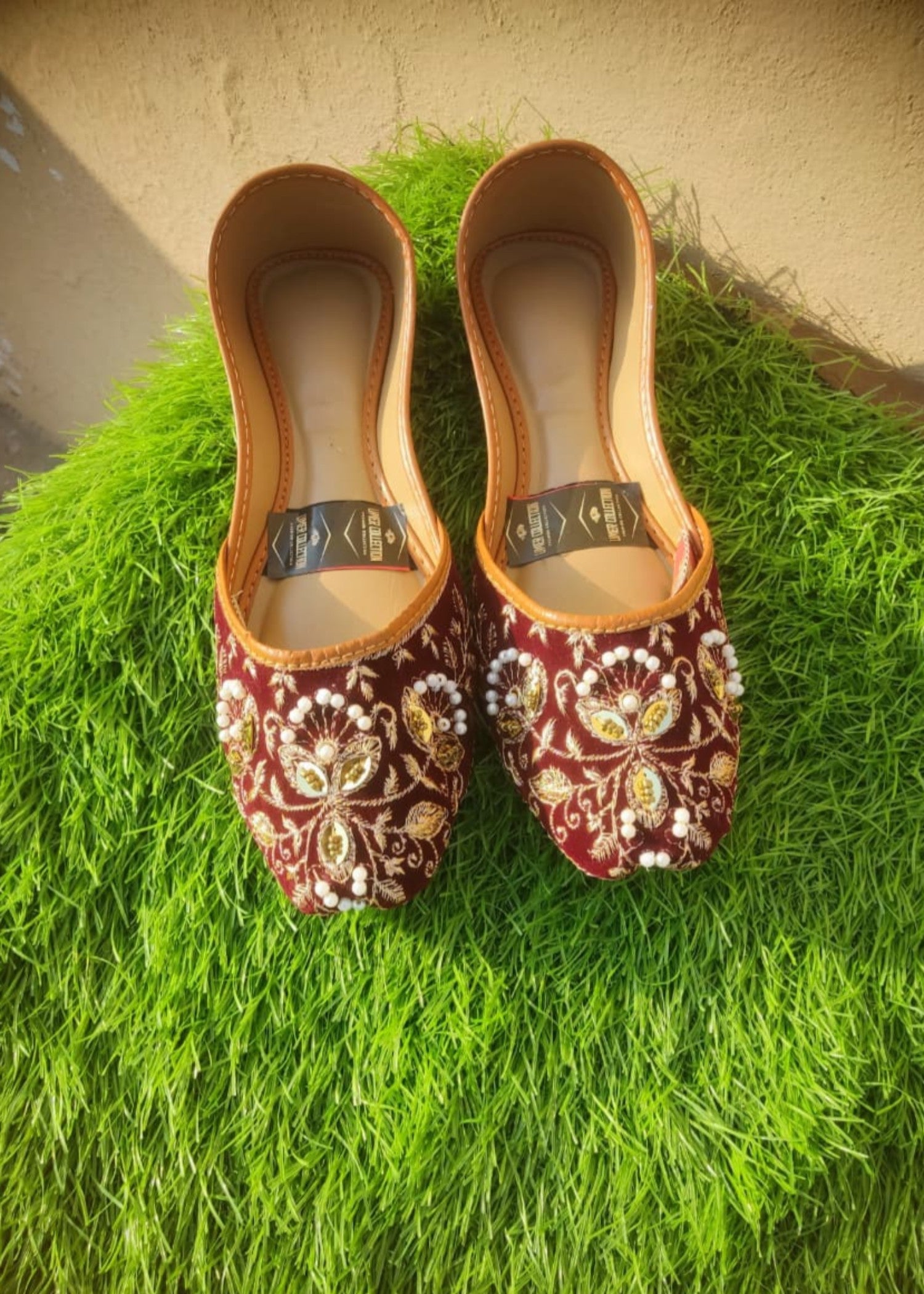 Khussa in Maroon by - High Quality Women Khussa VFP1214