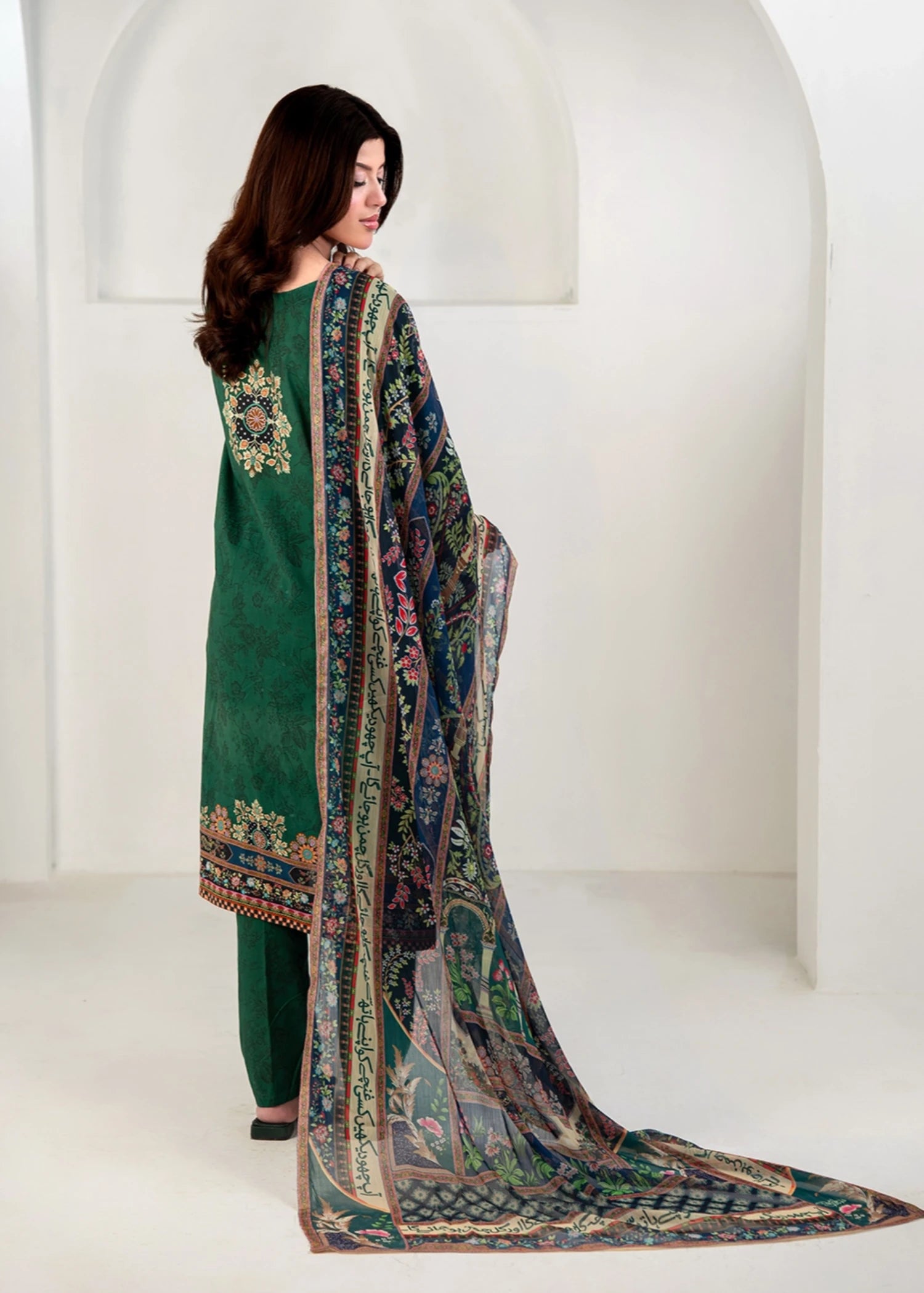 blended cambric Kurta Set in Bottle green