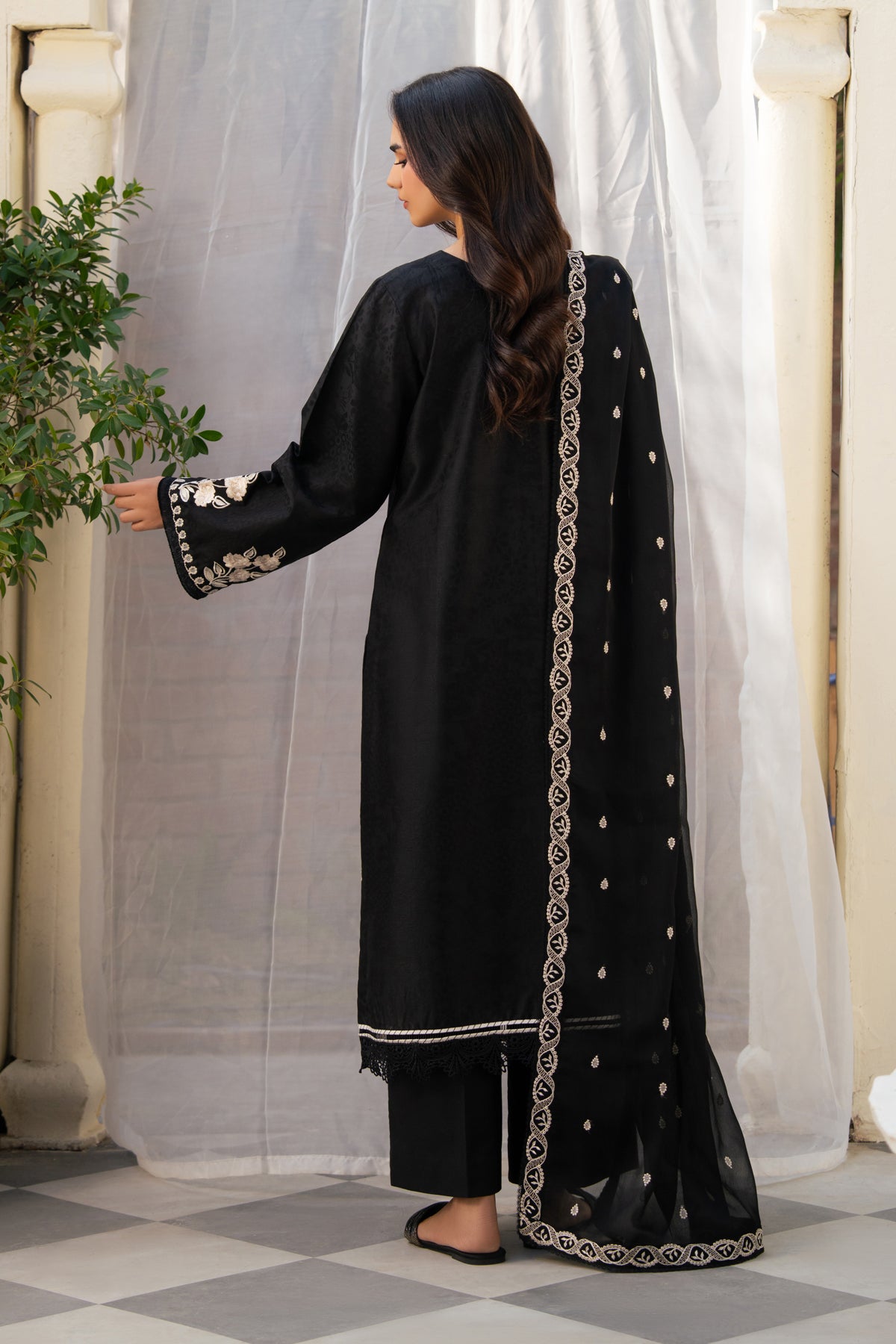 Eid Edit Lawn – AMARIS