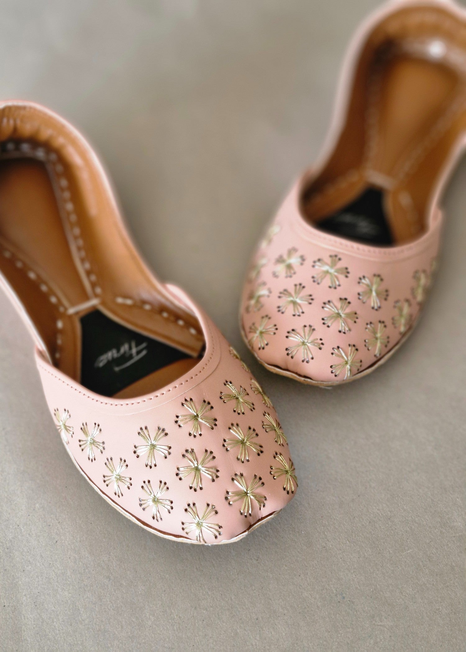 Khussa in Pastel pink by - High Quality Women Khussa GDS2867