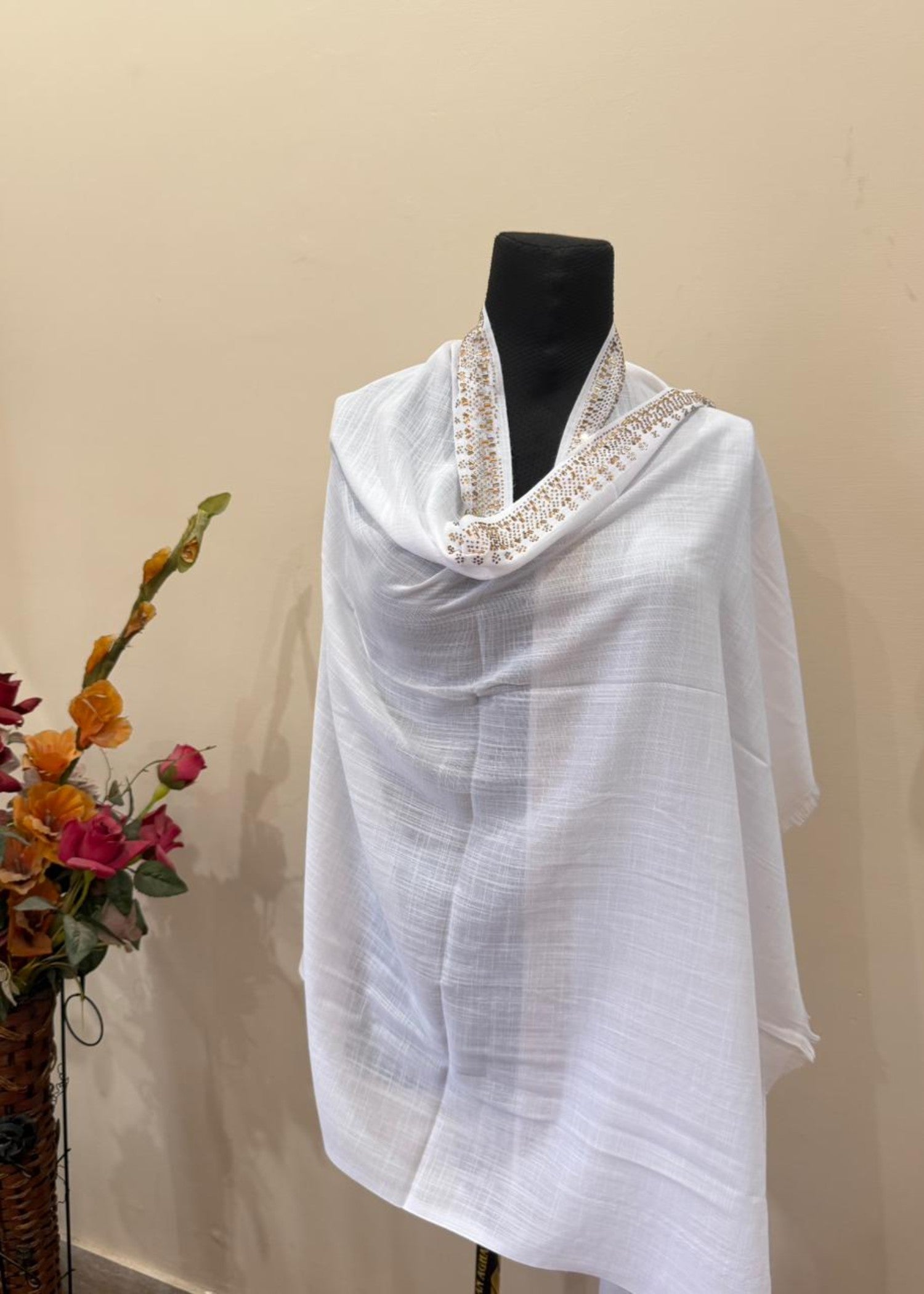 slub lawn Hijab in White
