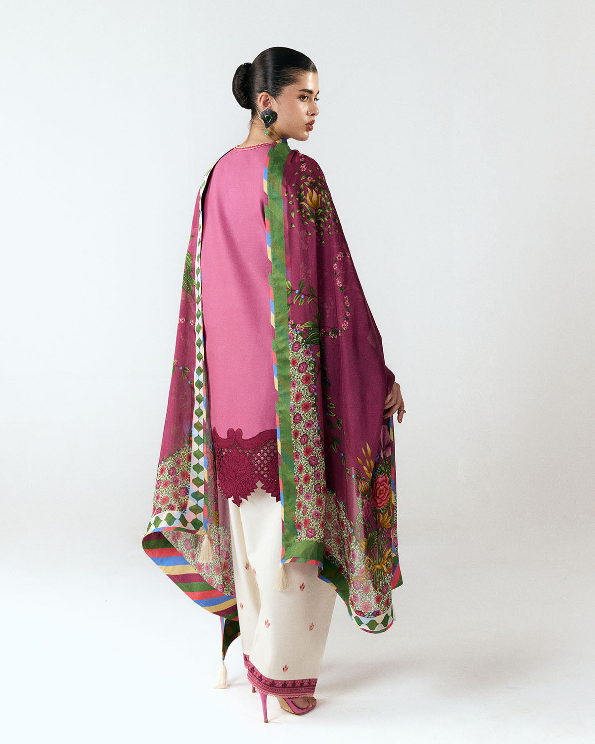 Jugnu Luxury Lawn Edit – Yawi
