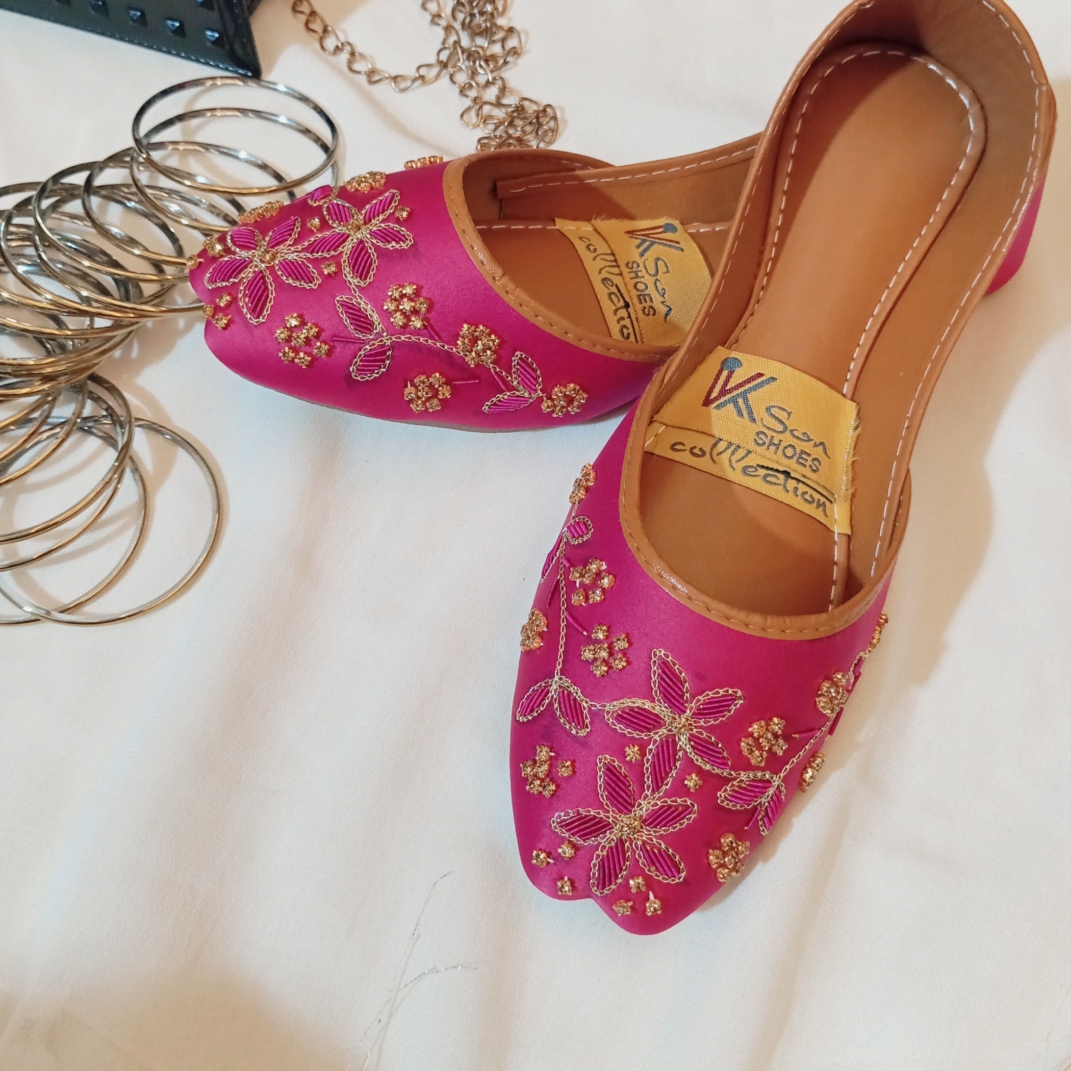 Khussa in Shocking pink by - High Quality Women Khussa XNE7533