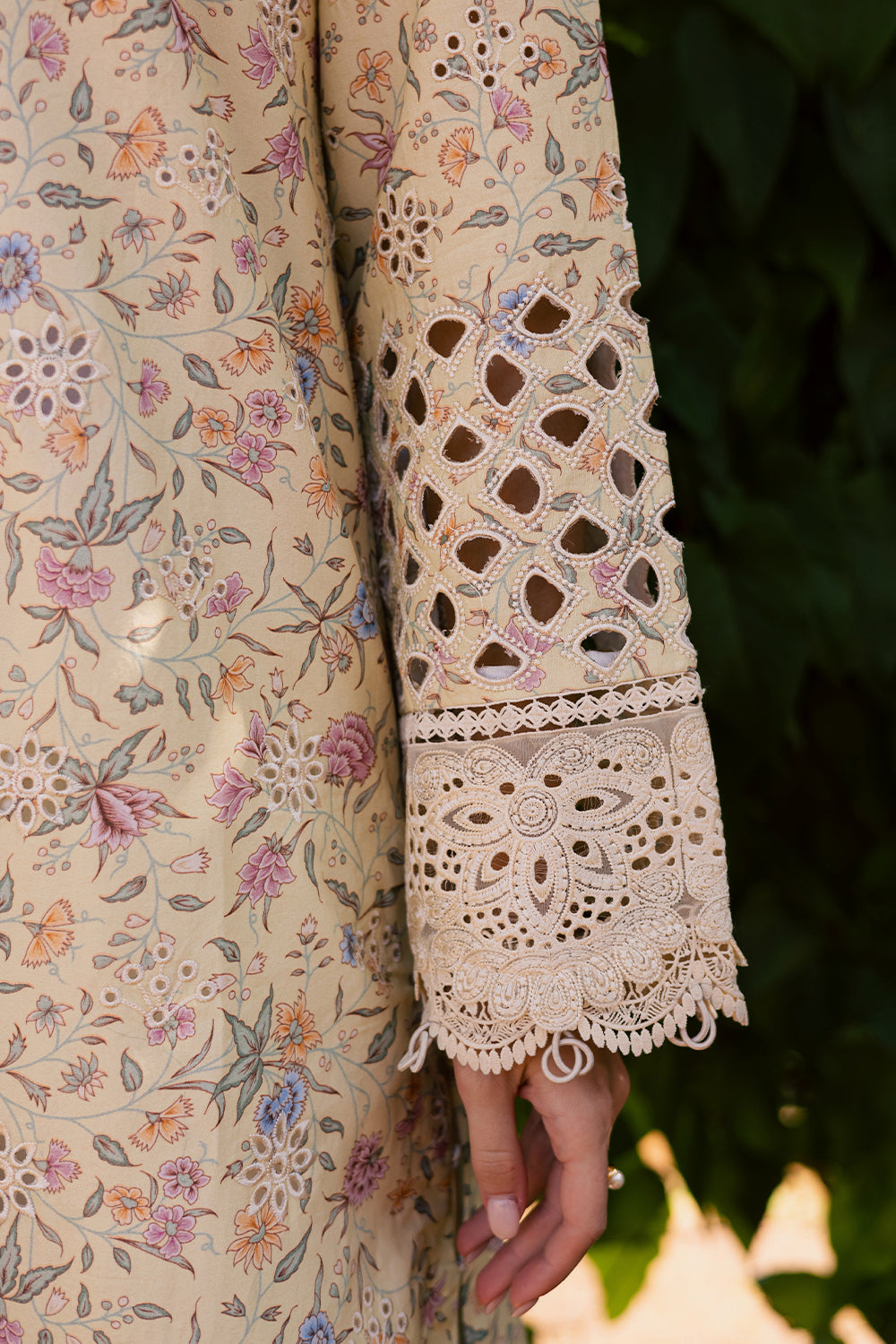 Shezlin Chikankari Eid Edit Lawn – MEHERZAAD (AV-04)