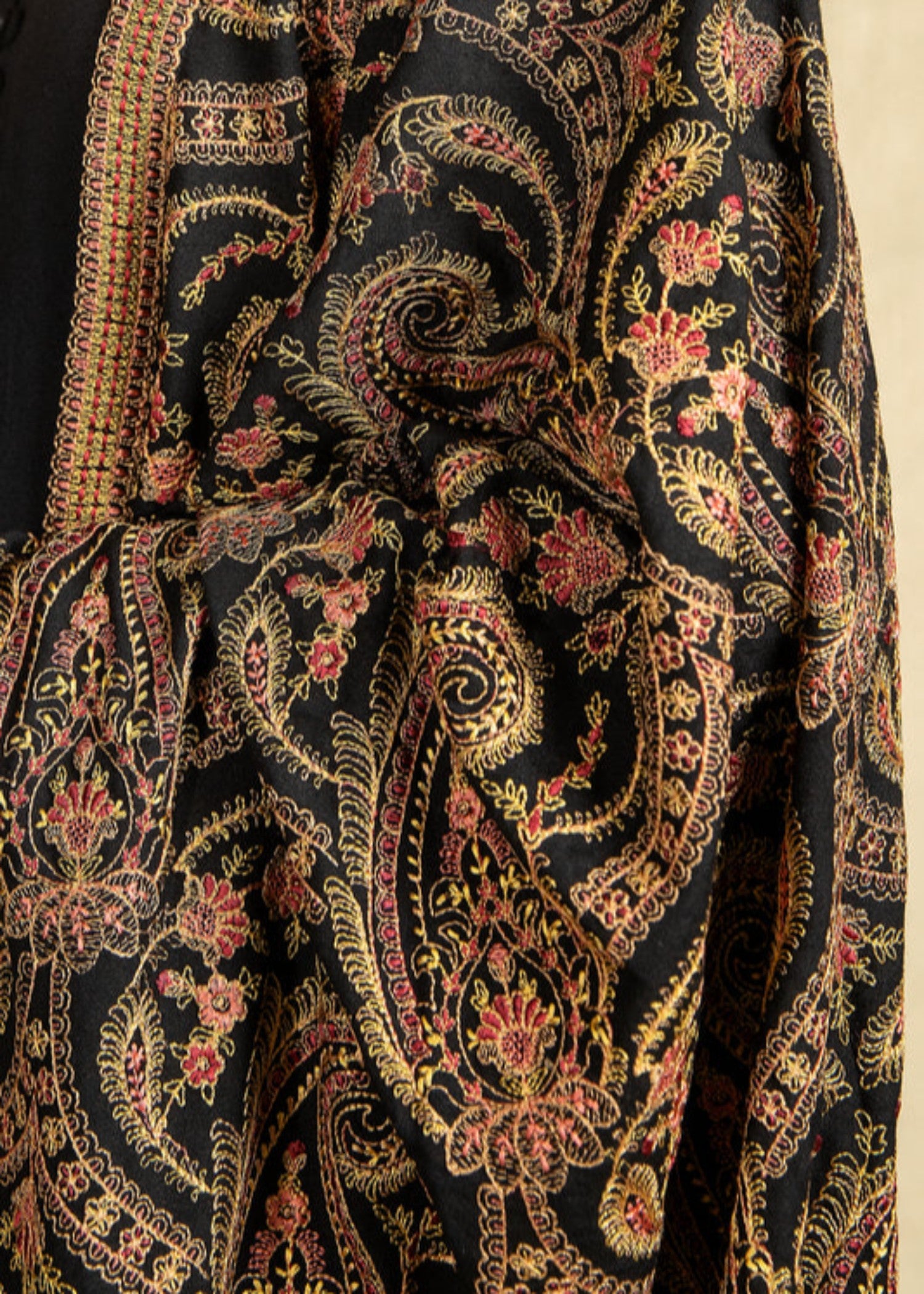 Shawl in Black Color by - Trendy Women Shawl MZB5862