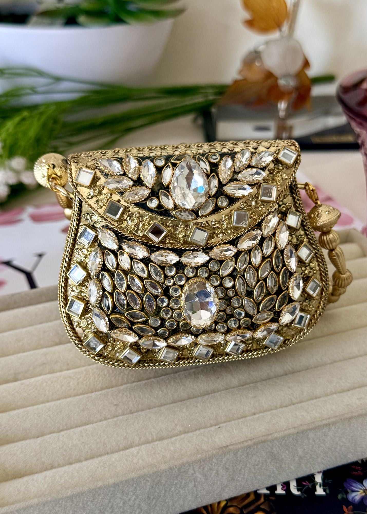 Clutch in Gold, white Color by - Trendy Women Clutch HFN9142