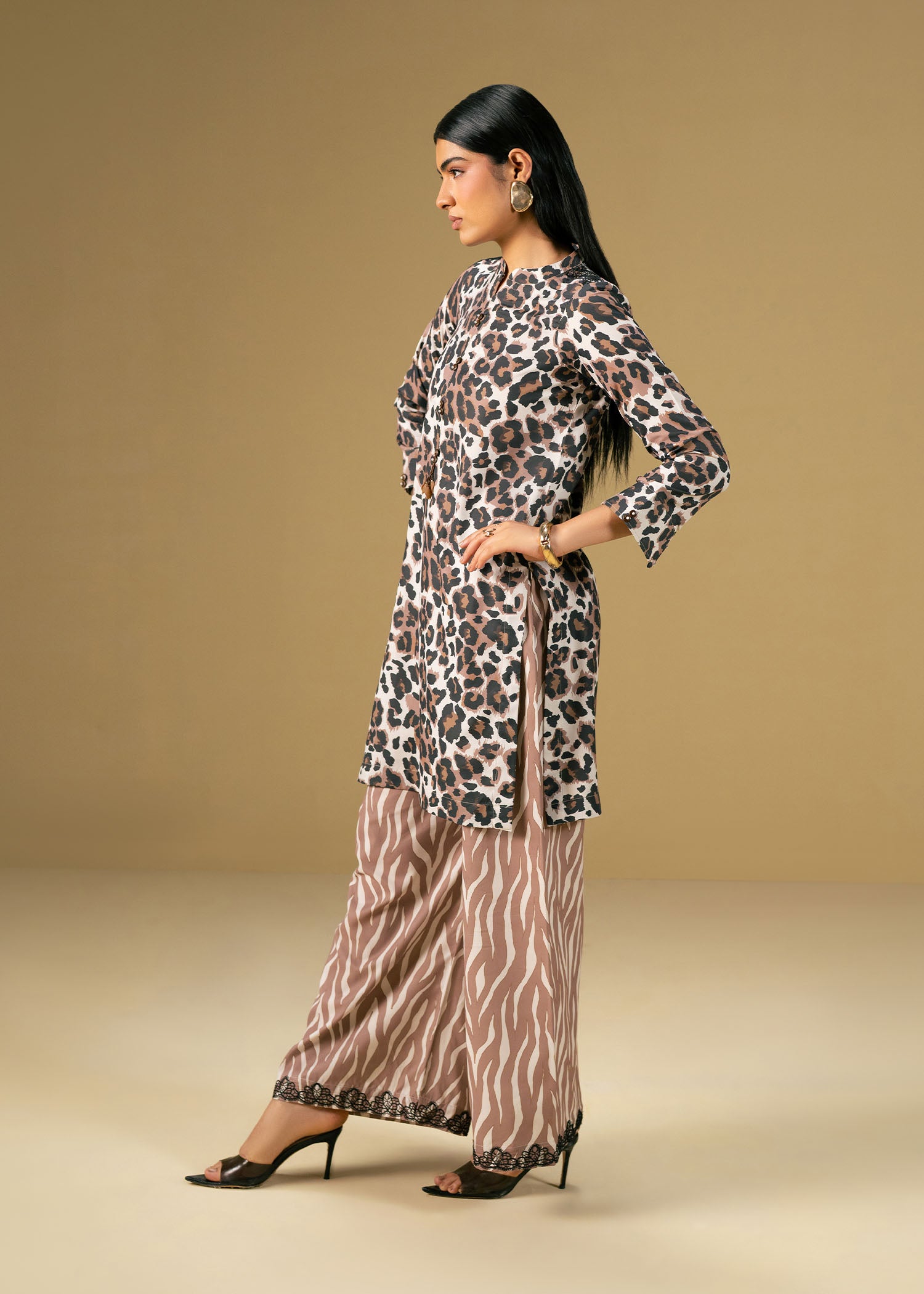 lawn Kurta Set in Black, white, brown