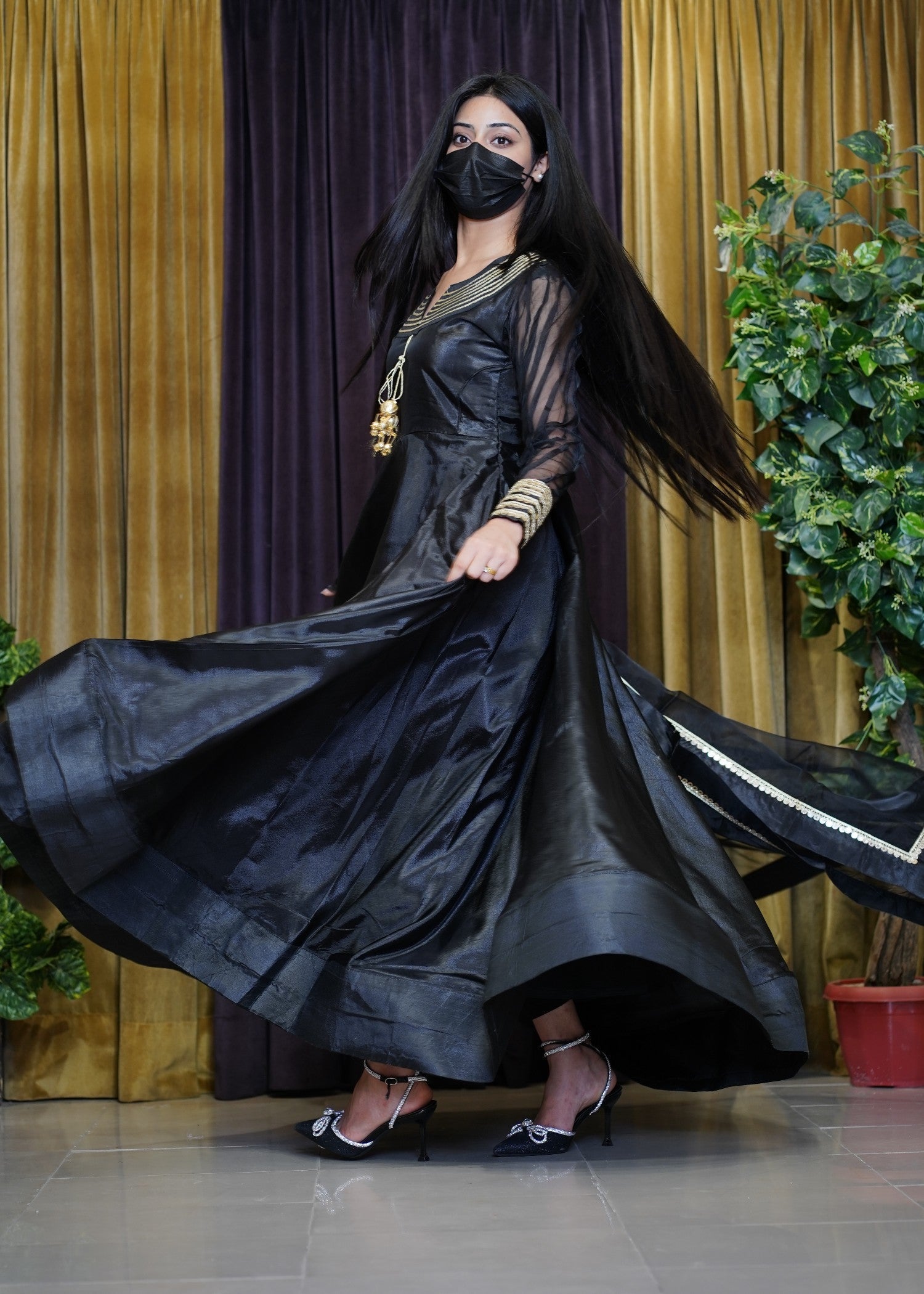 polyester kattan silk Maxi in Black