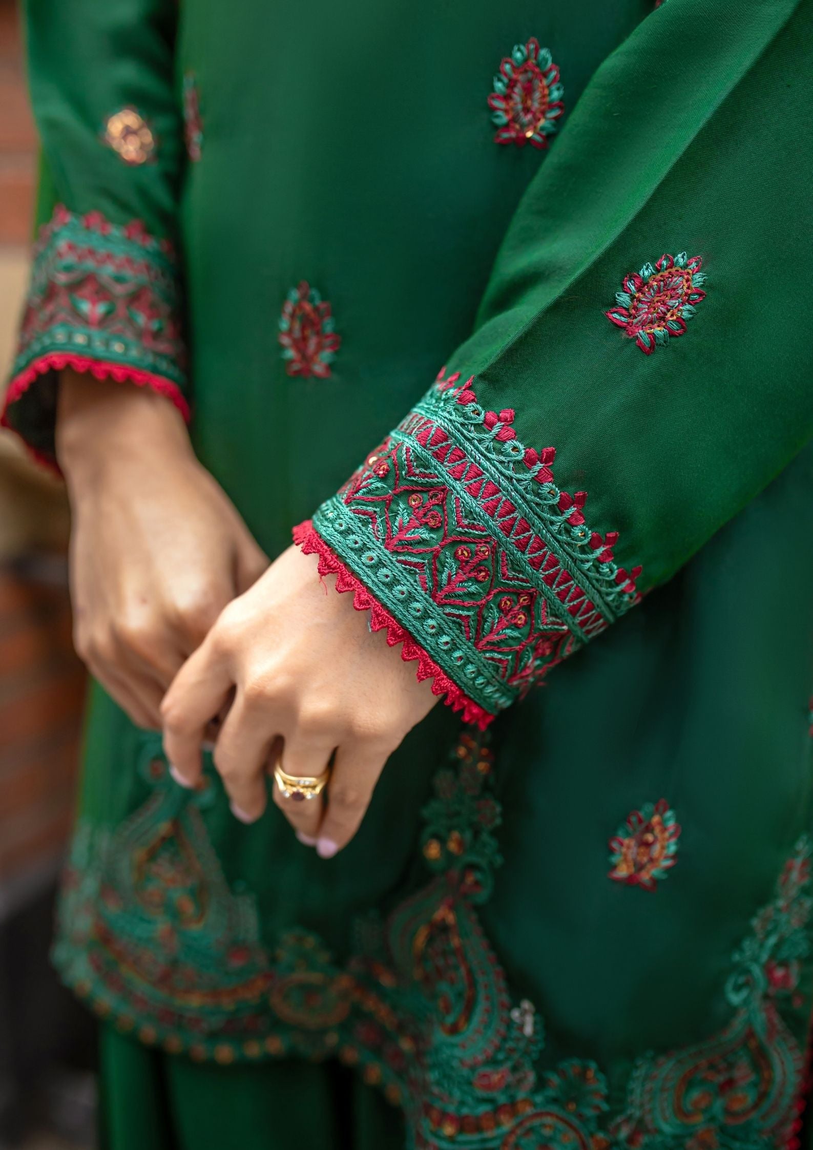 blended grip silk Kurta Set in Bottle green