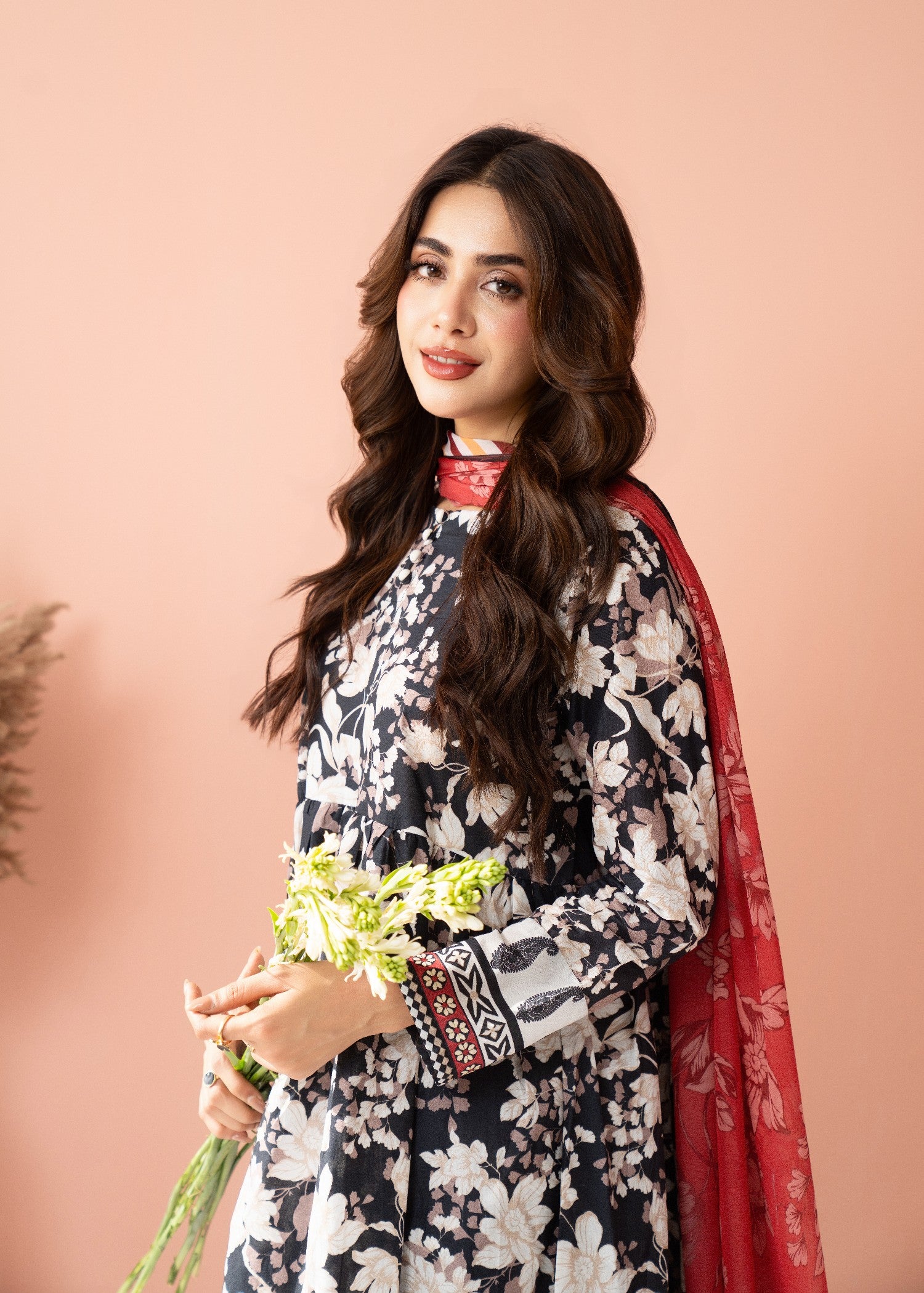lawn cotton Pishwas in Ivory, black