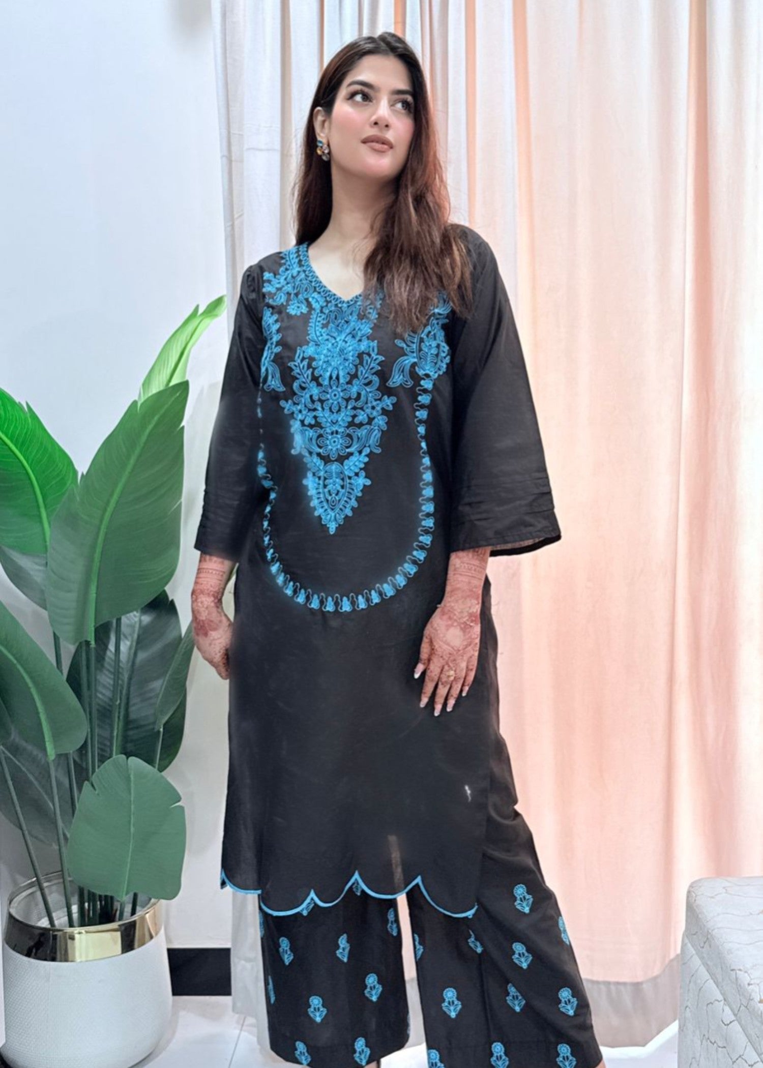 slub lawn Kurta Set in Jet black