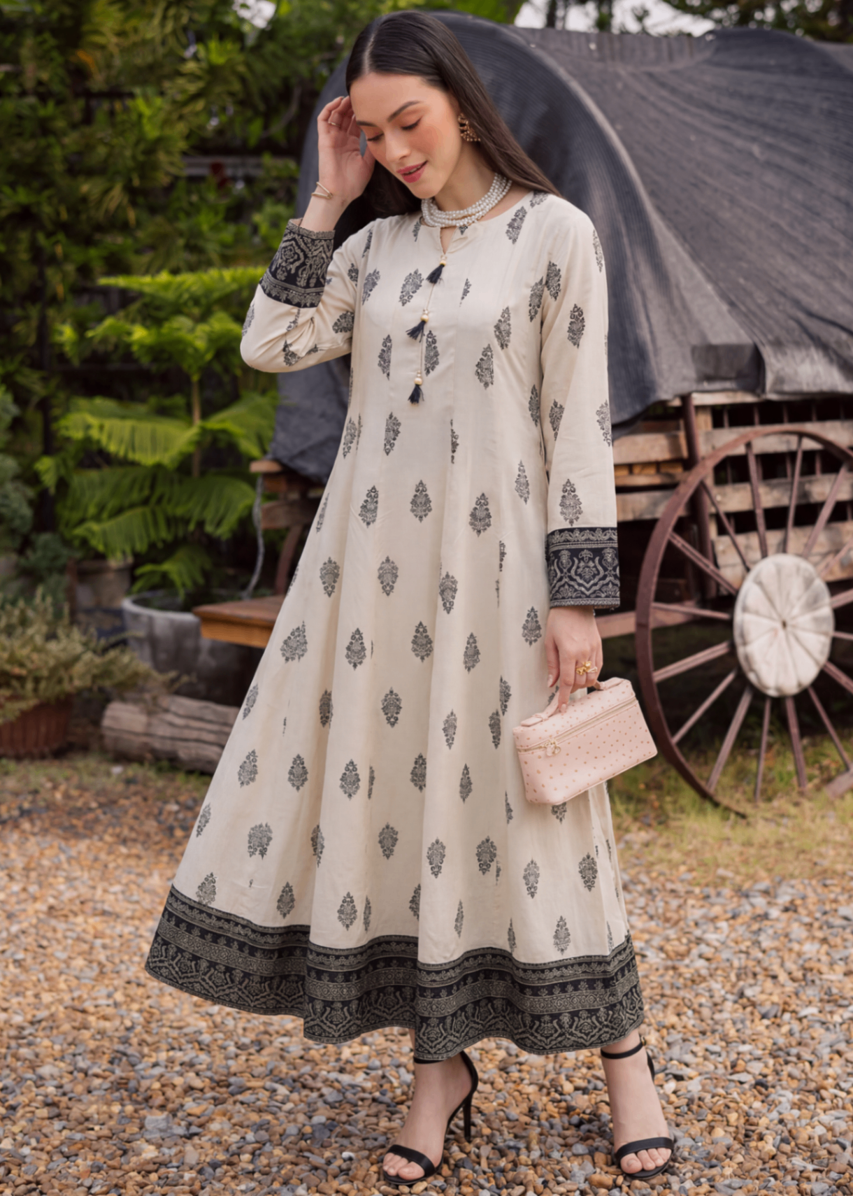 linen Pishwas in Beige