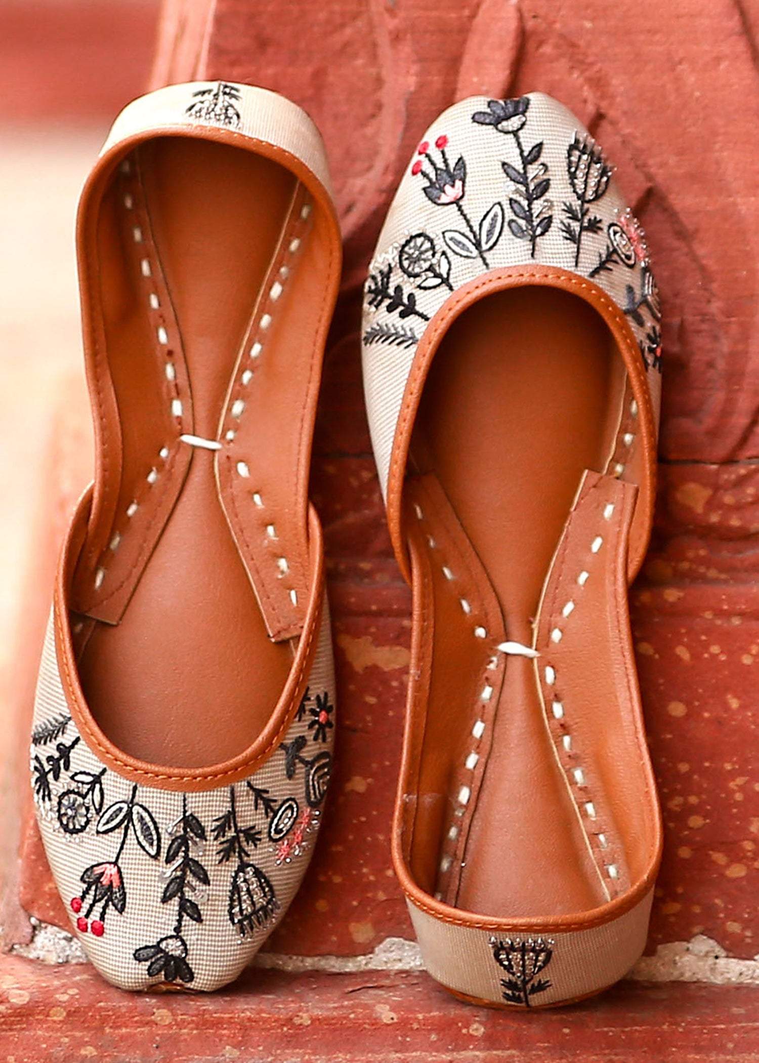 Khussa in White by - High Quality Women Khussa QVK3454