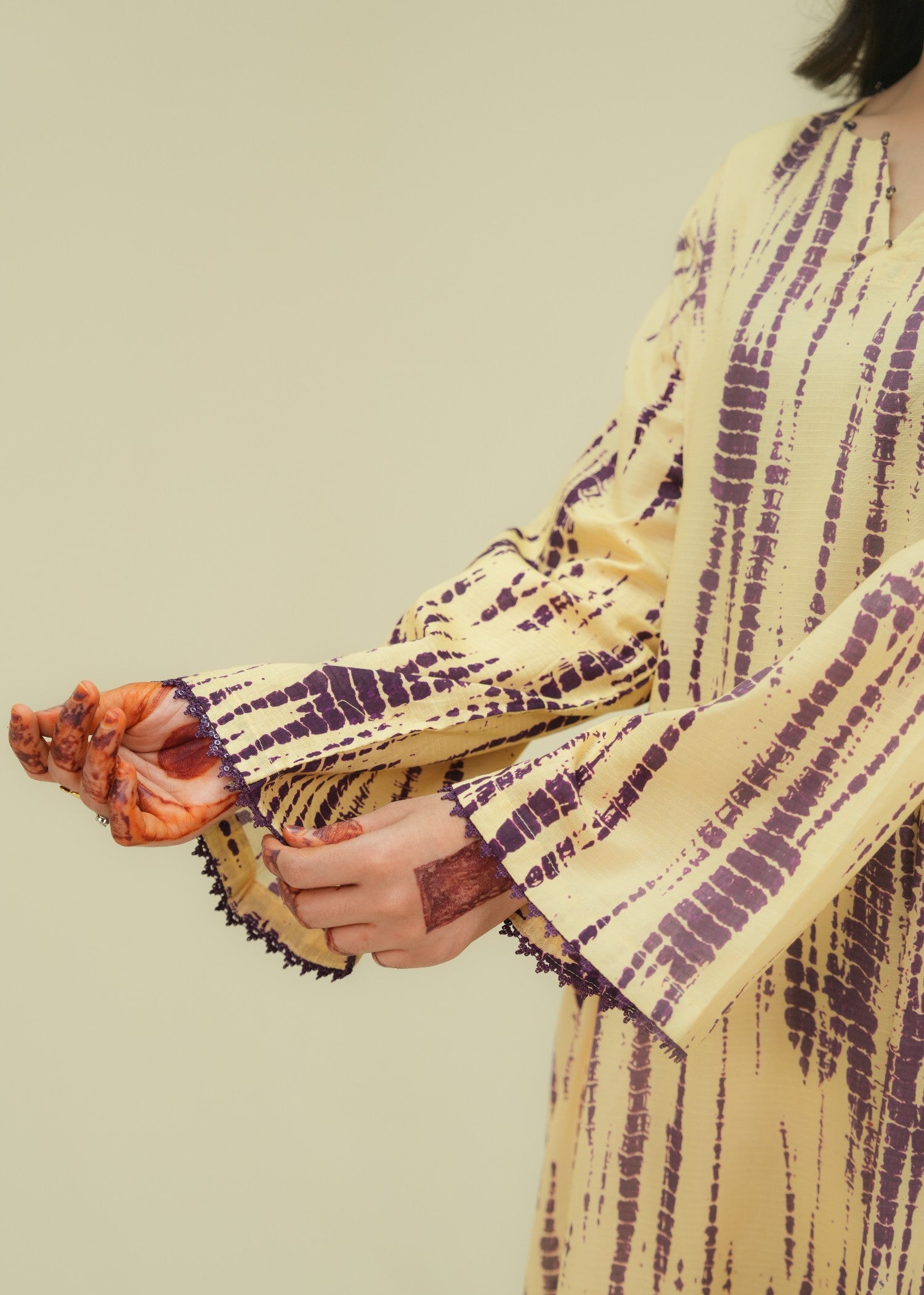 lawn Kaftan in Honey, egg plant