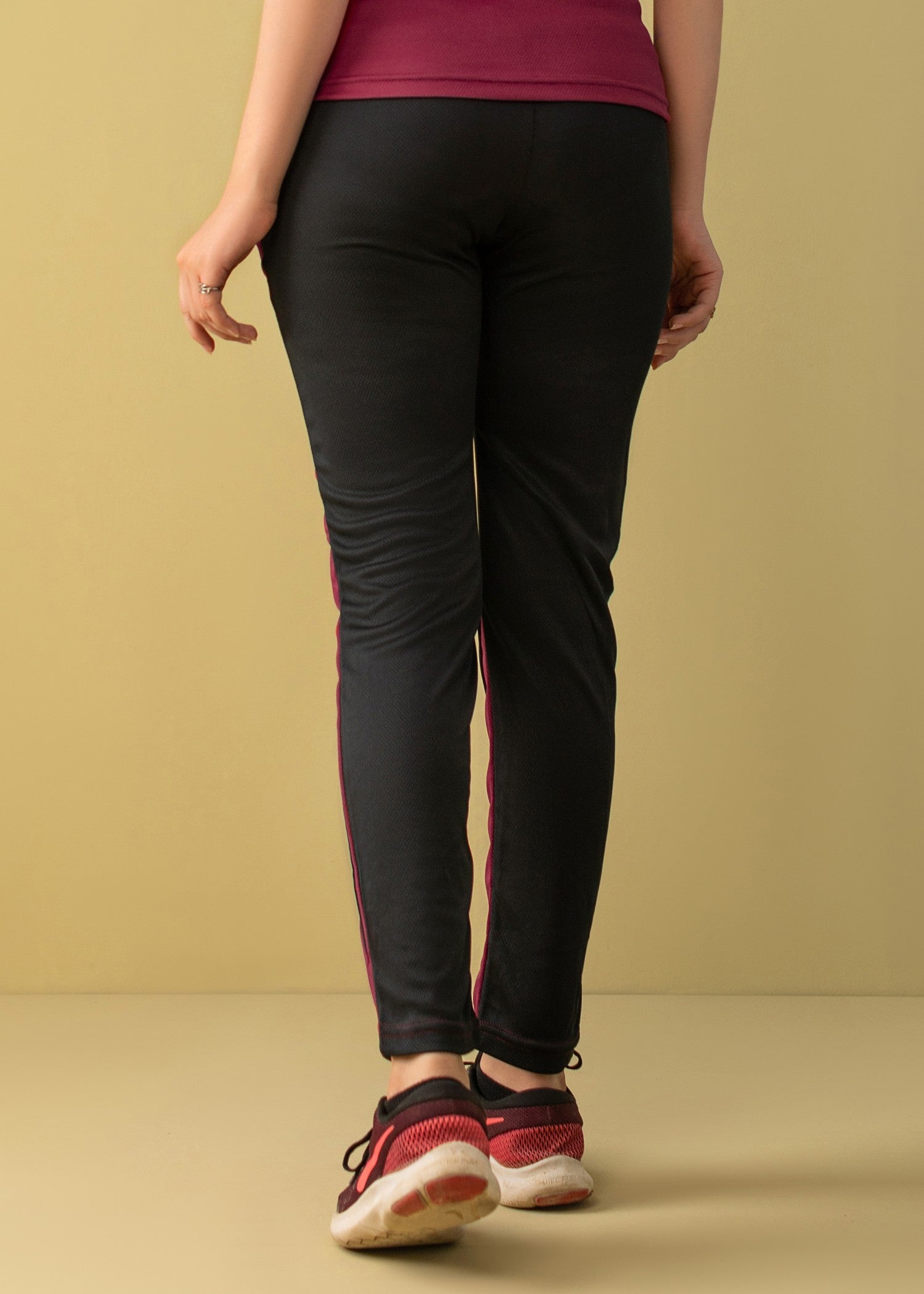 pearl mesh net Trousers in Burgundy, black