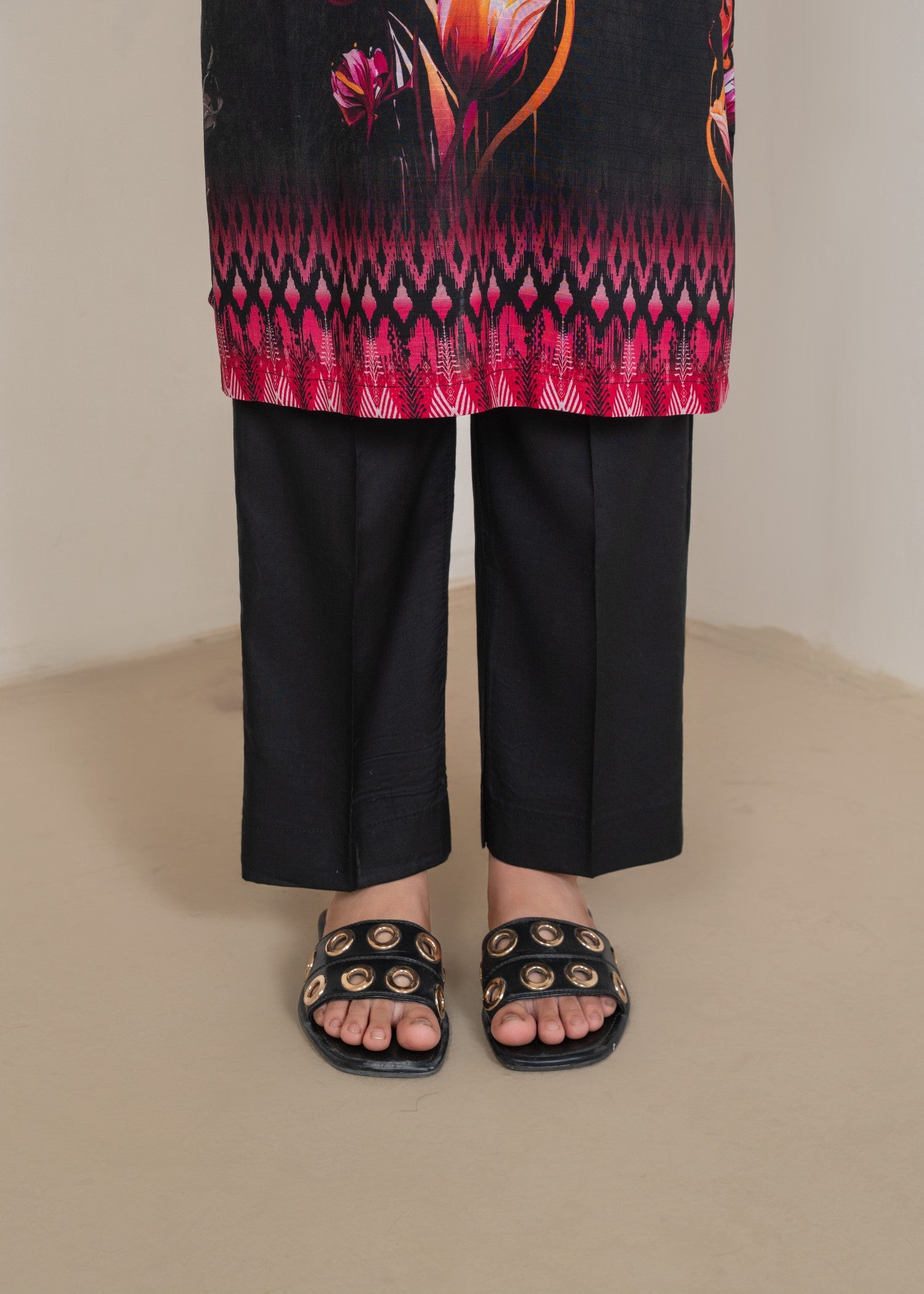 viscose linen Kurta Set in Black, raspberry pink