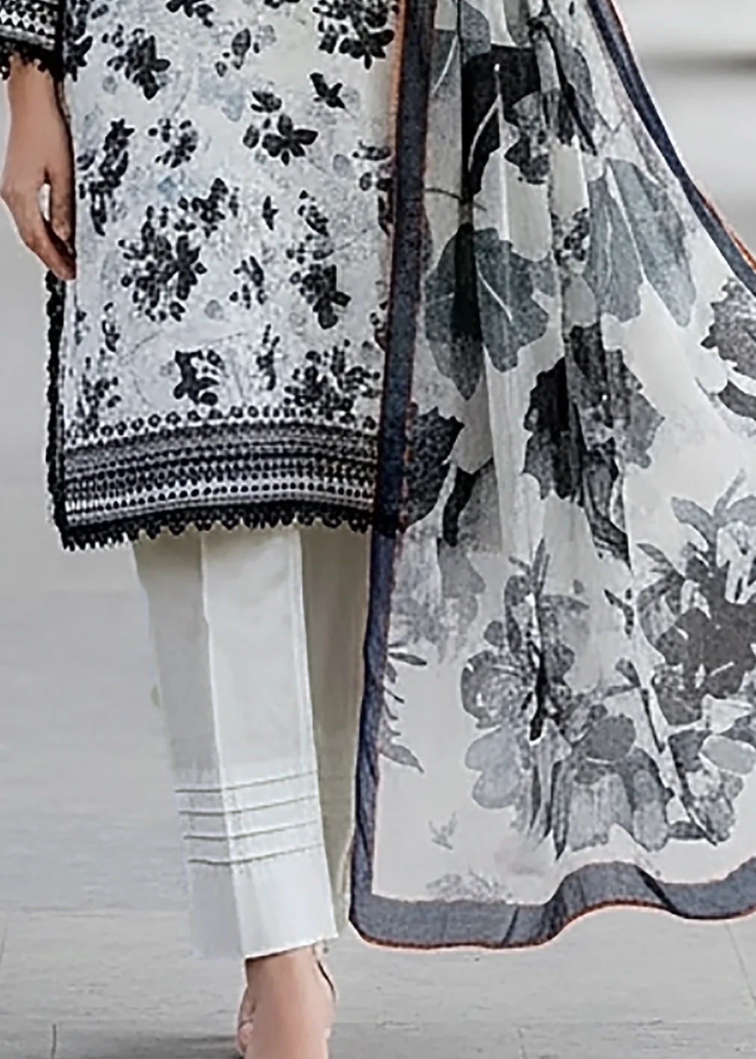 zari lawn Unstitched in White