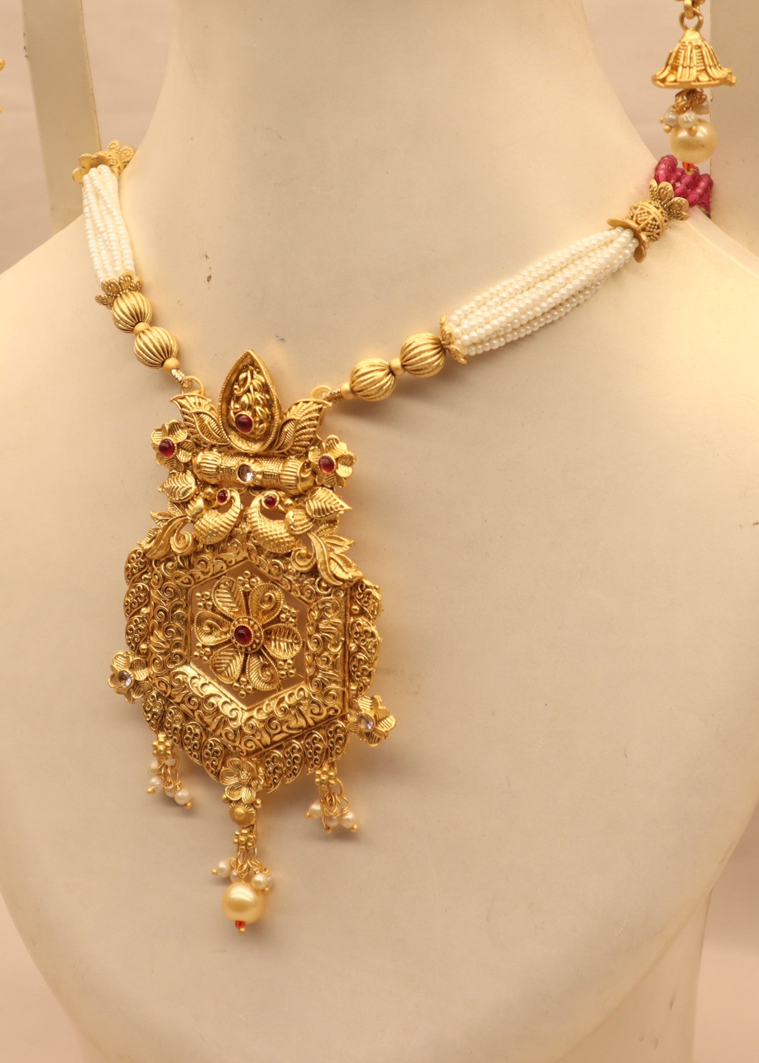 Jewelry Set in White, gold Color by - Trendy Women Jewelry Set WLA4845