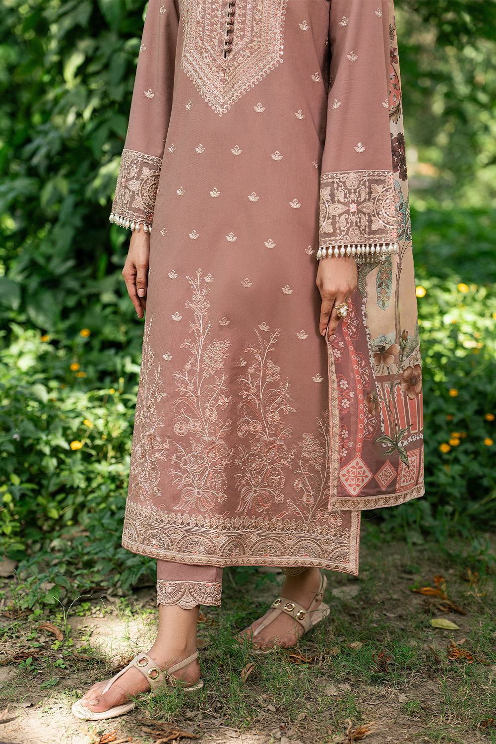 Luxury Lawn – CAMELLIA - MSU0626