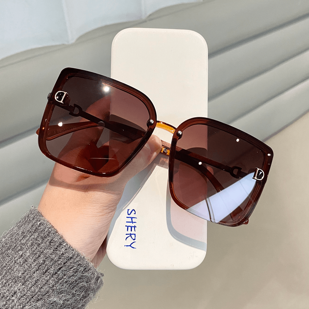 Sunglasses with Black Letters, Square-Shaped Glasses, Anti-Ultraviolet Sunglasses