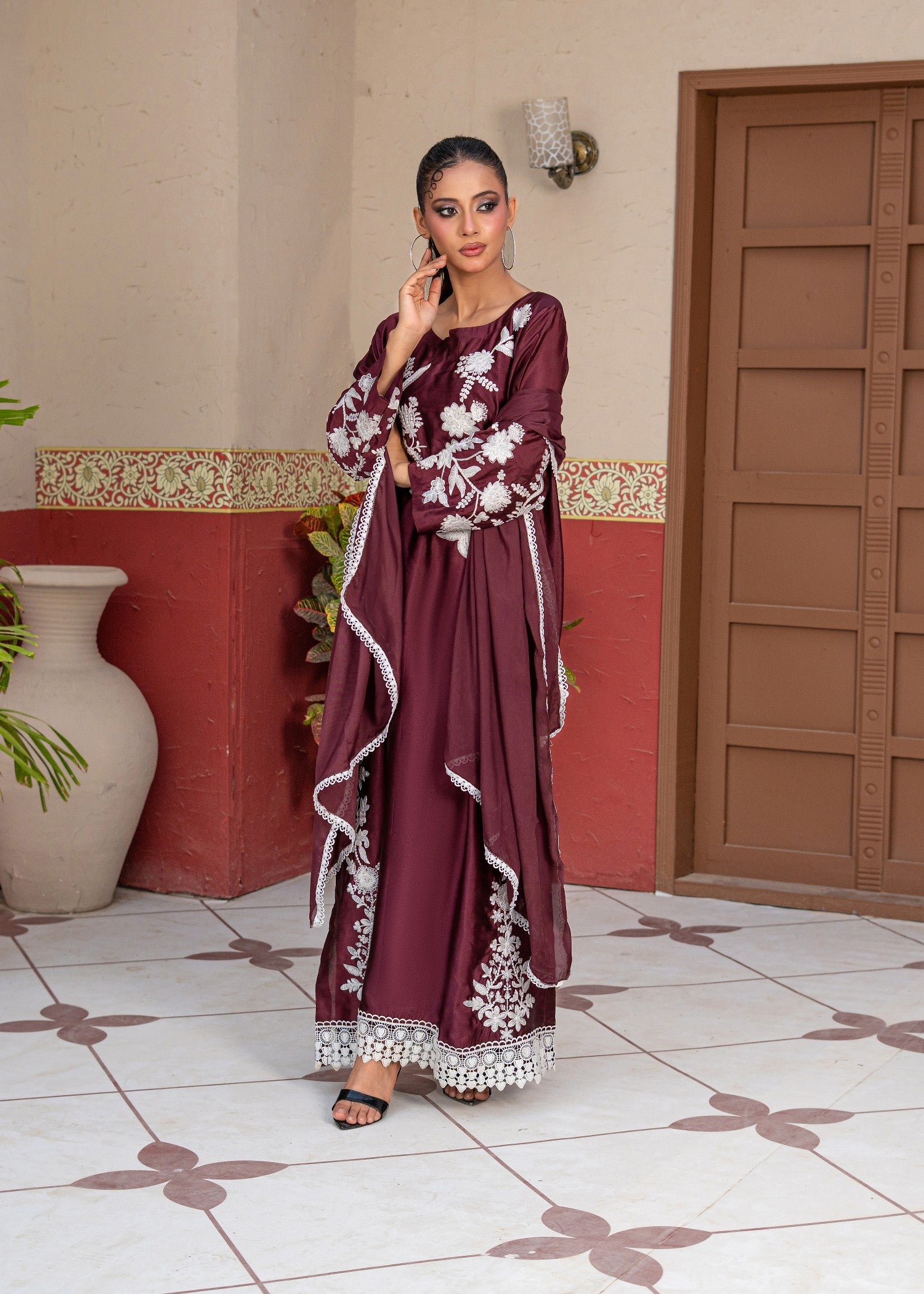 silk Kaftan in White, maroon