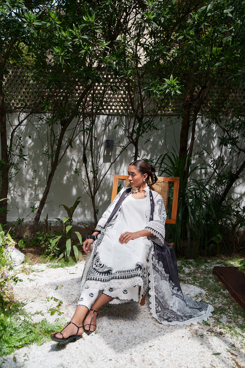 Laanem Luxury Lawn – AMARA-B - SRL26-02