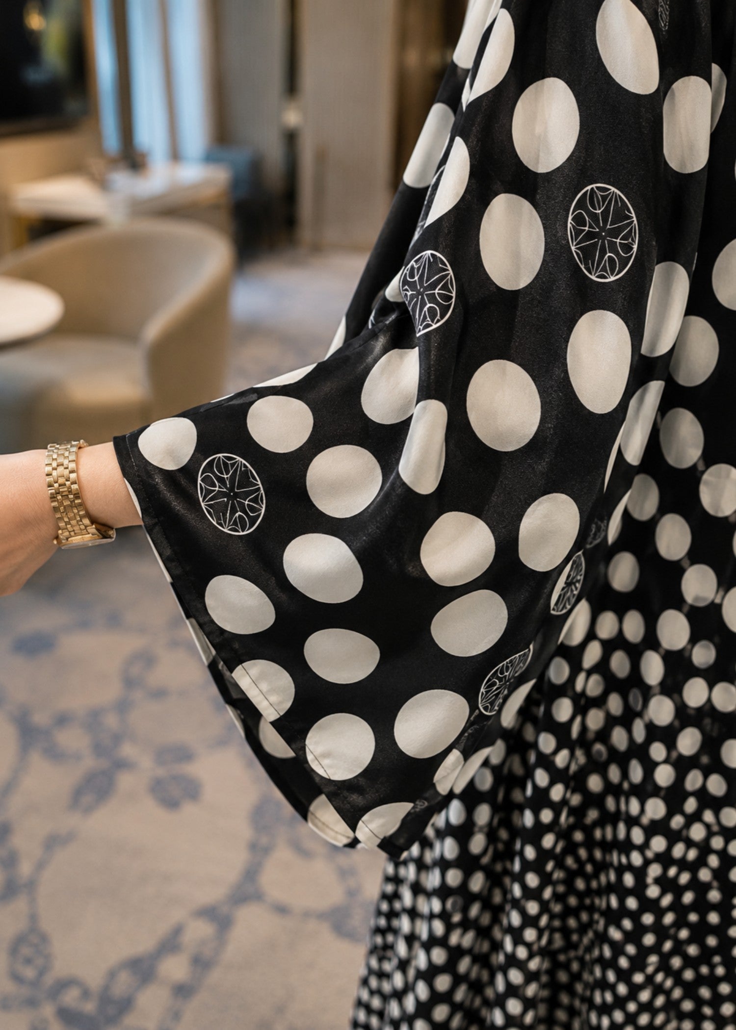 crepe georgette Abaya in Black, white