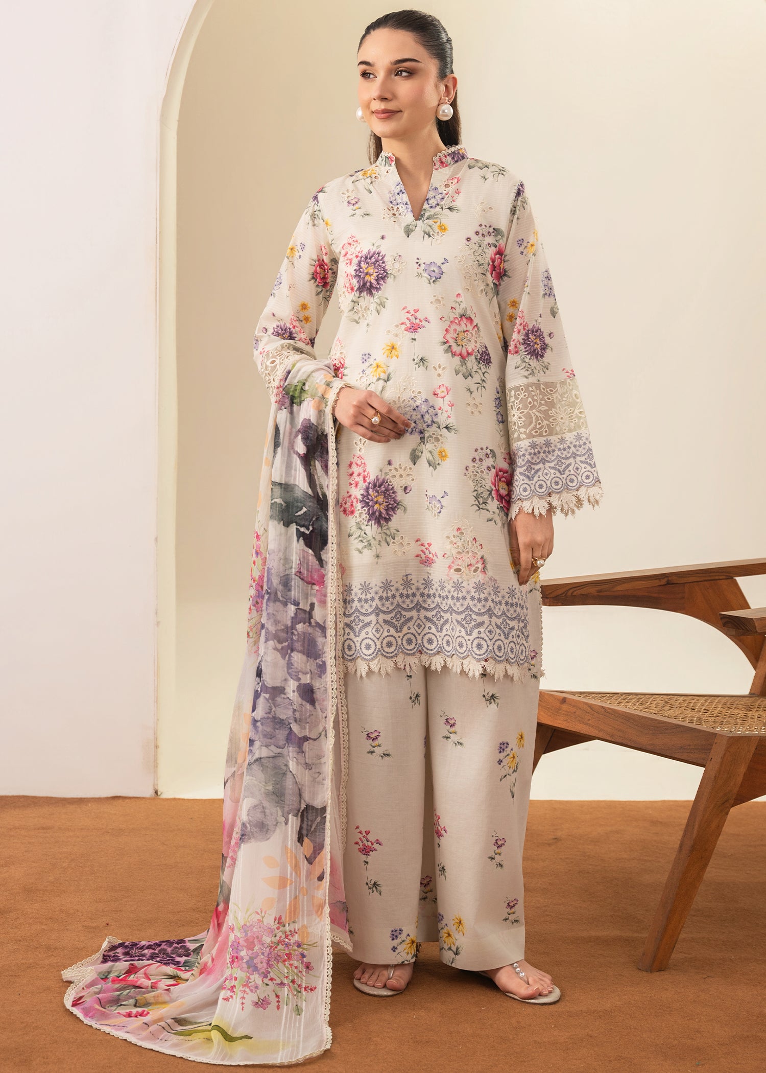 lawn Kurta Set in Off-white