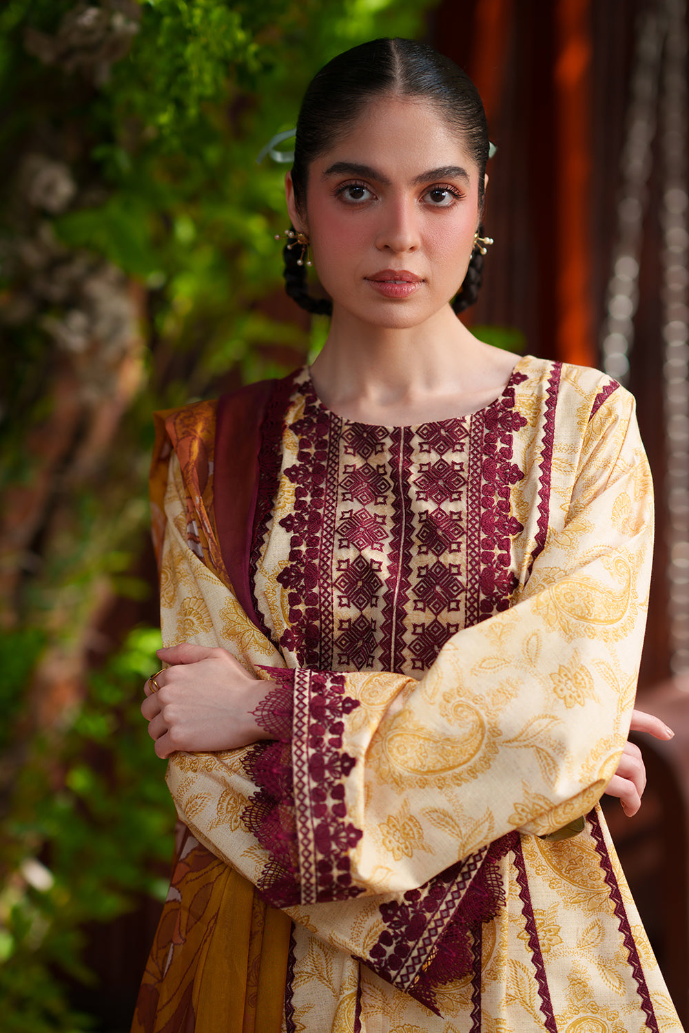 Laanem Luxury Lawn – ZAREEN-A-SRL26-06