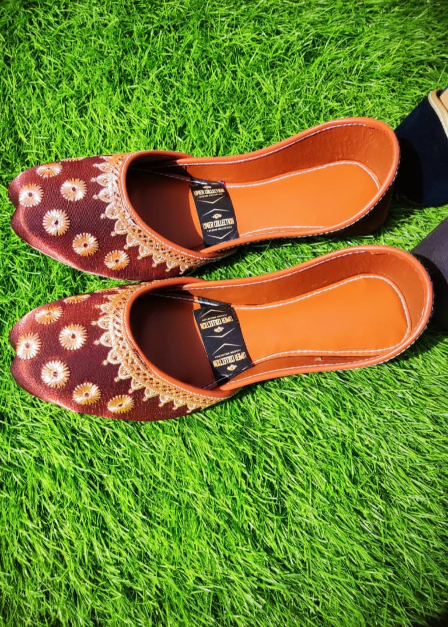 Khussa in Wine red by - High Quality Women Khussa IEA0927